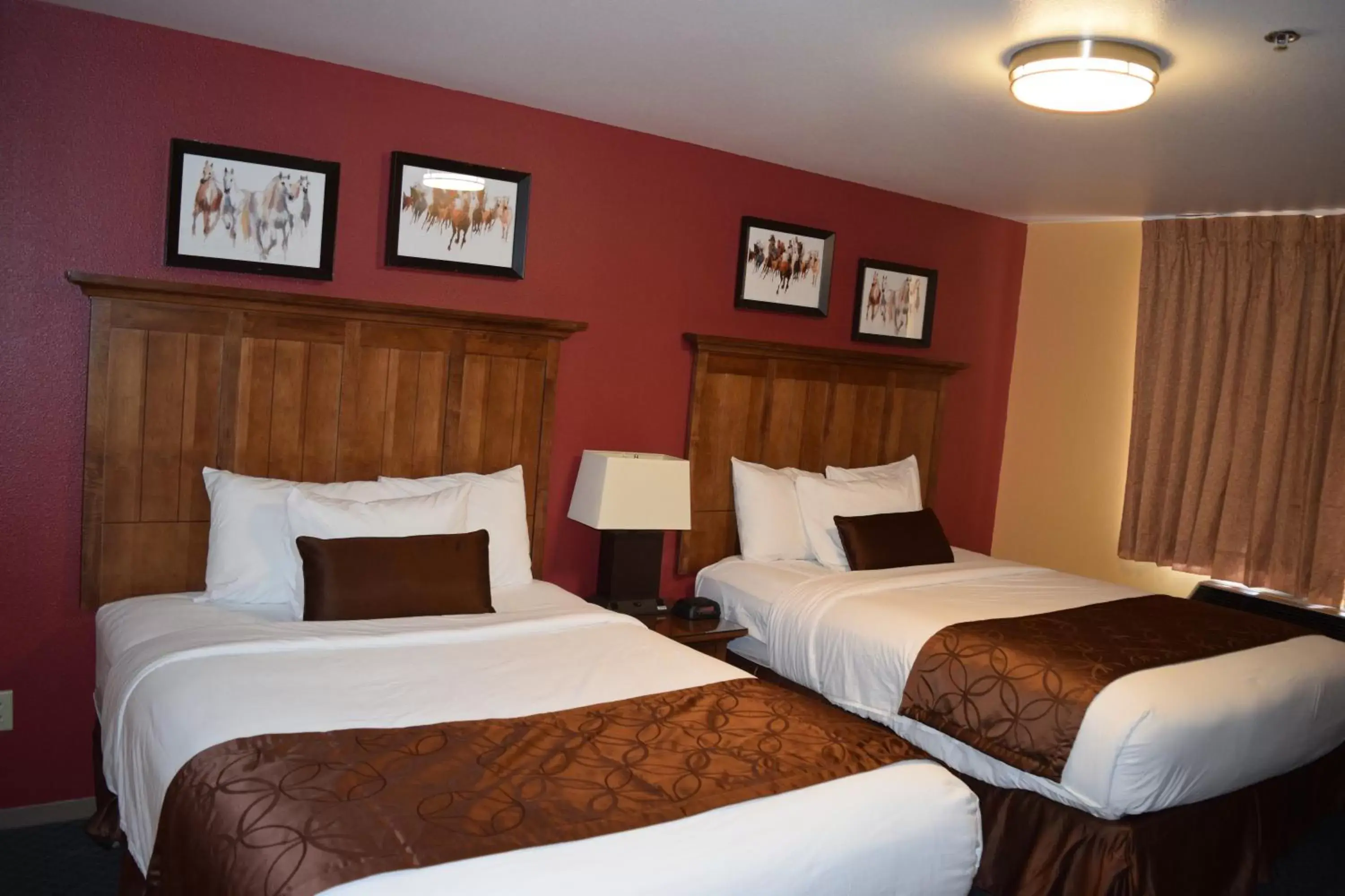 Bedroom, Bed in Royal Victorian Motel