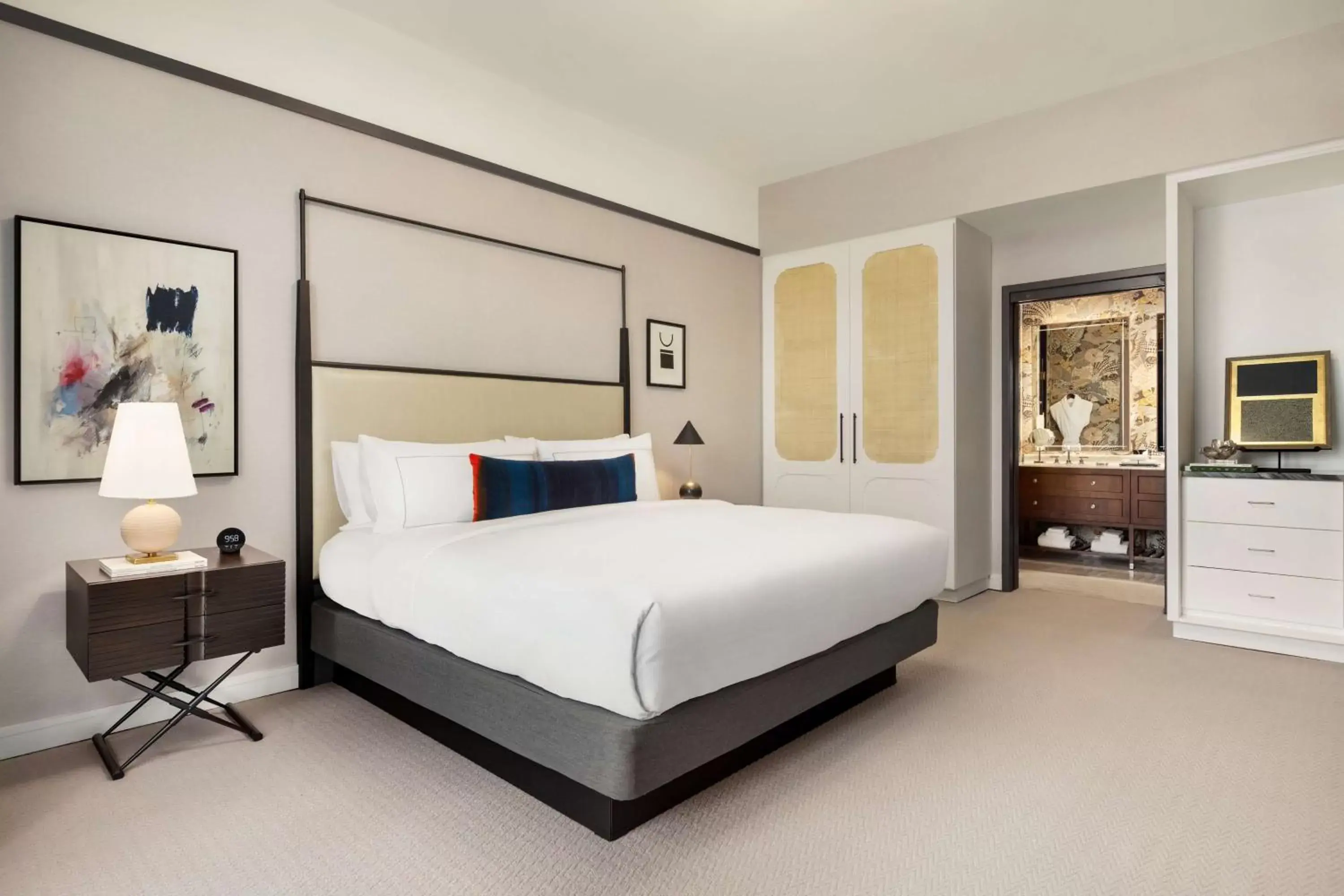 Bed in Valley Hotel Homewood Birmingham - Curio Collection By Hilton