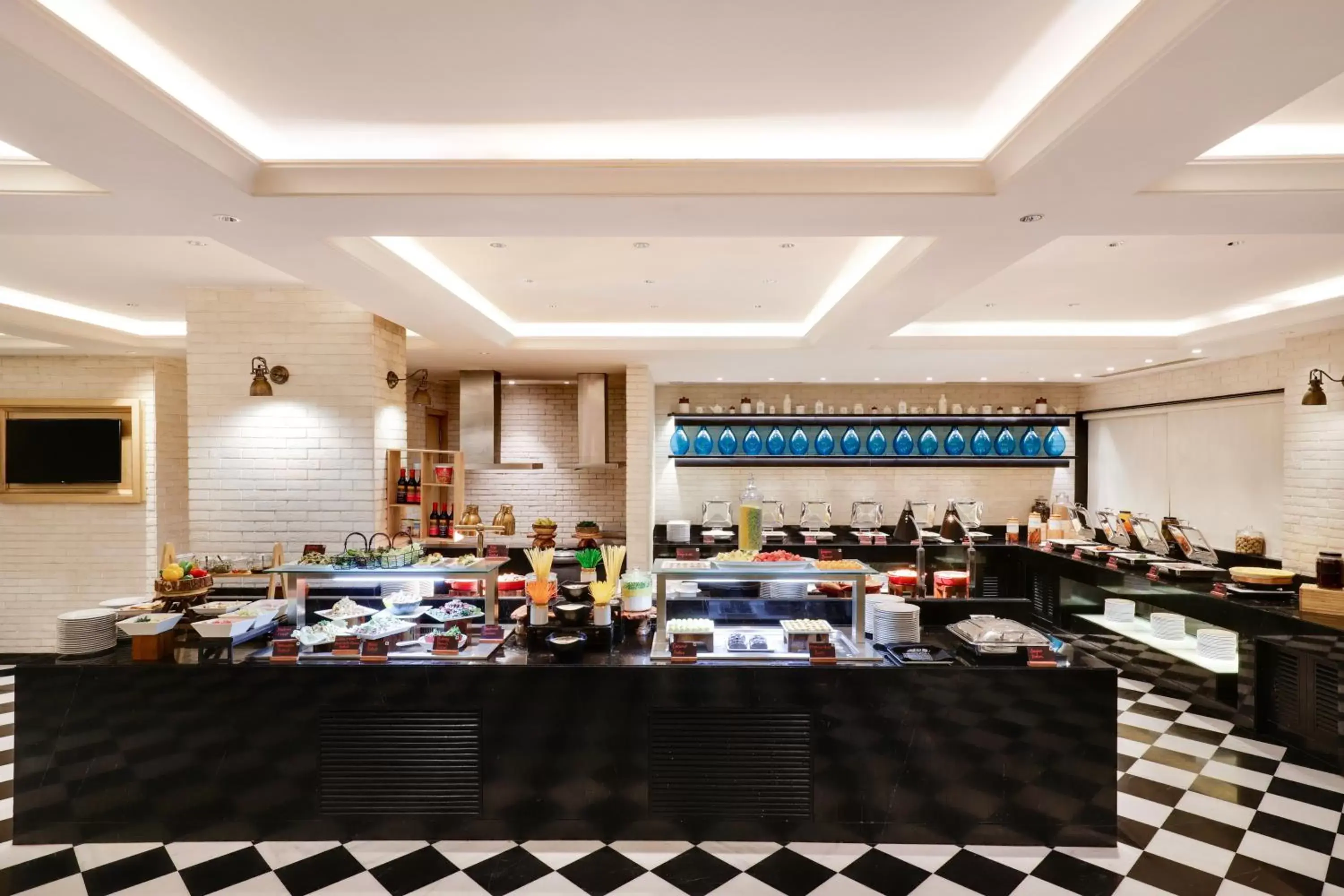 Restaurant/places to eat in Lemon Tree Premier, Mumbai International Airport Restaurant/places to eat in Lemon Tree Premier, Mumbai International Airport