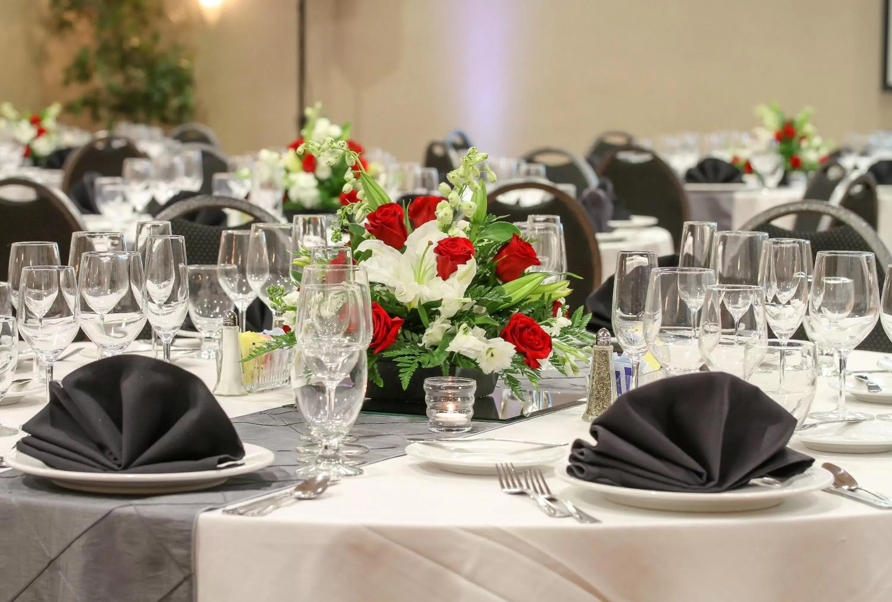 Banquet/Function facilities, Restaurant/Places to Eat in Holiday Inn Knoxville West - Cedar Bluff, an IHG Hotel