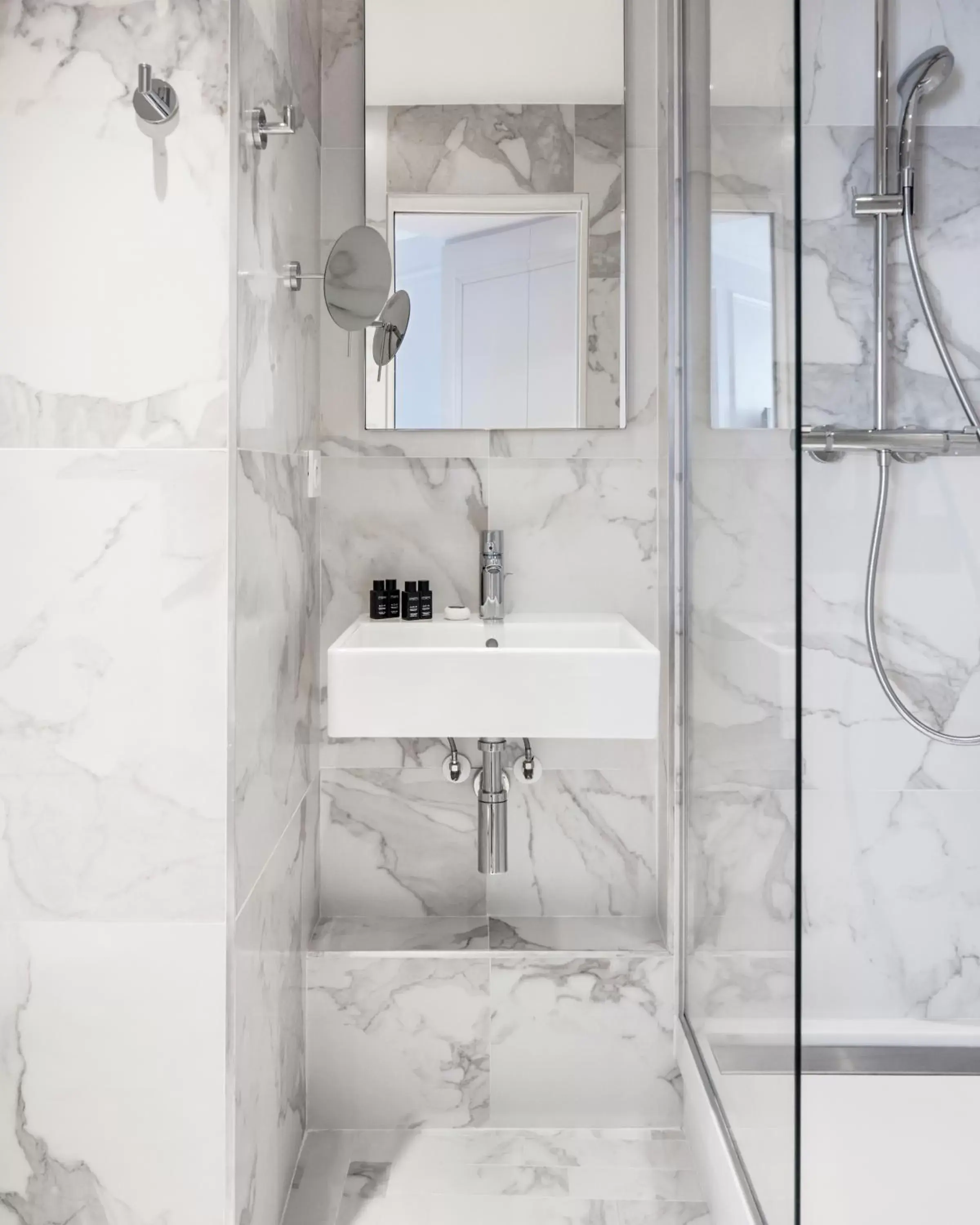 Shower, Bathroom in Hotel Trinité Haussmann