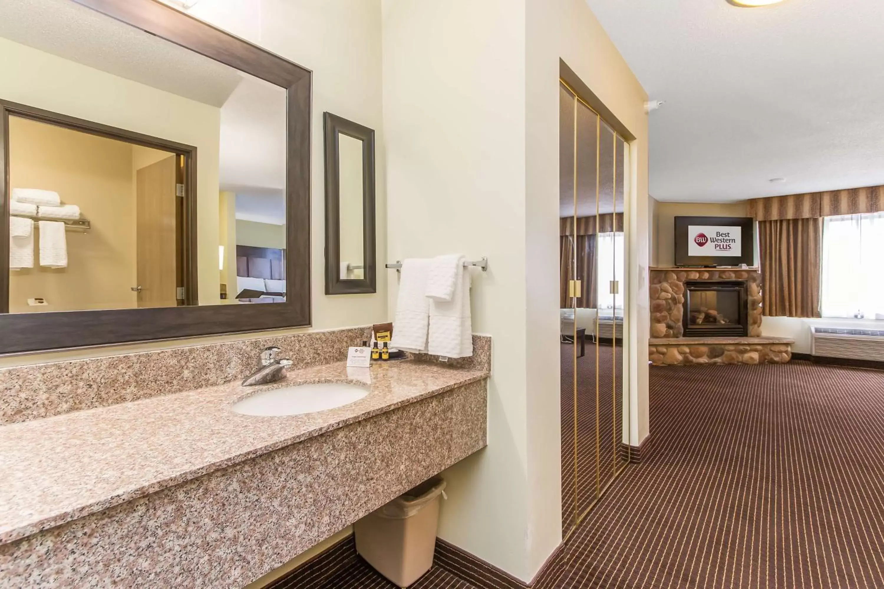 Photo of the whole room, Bathroom in Best Western Plus Holland Inn & Suites