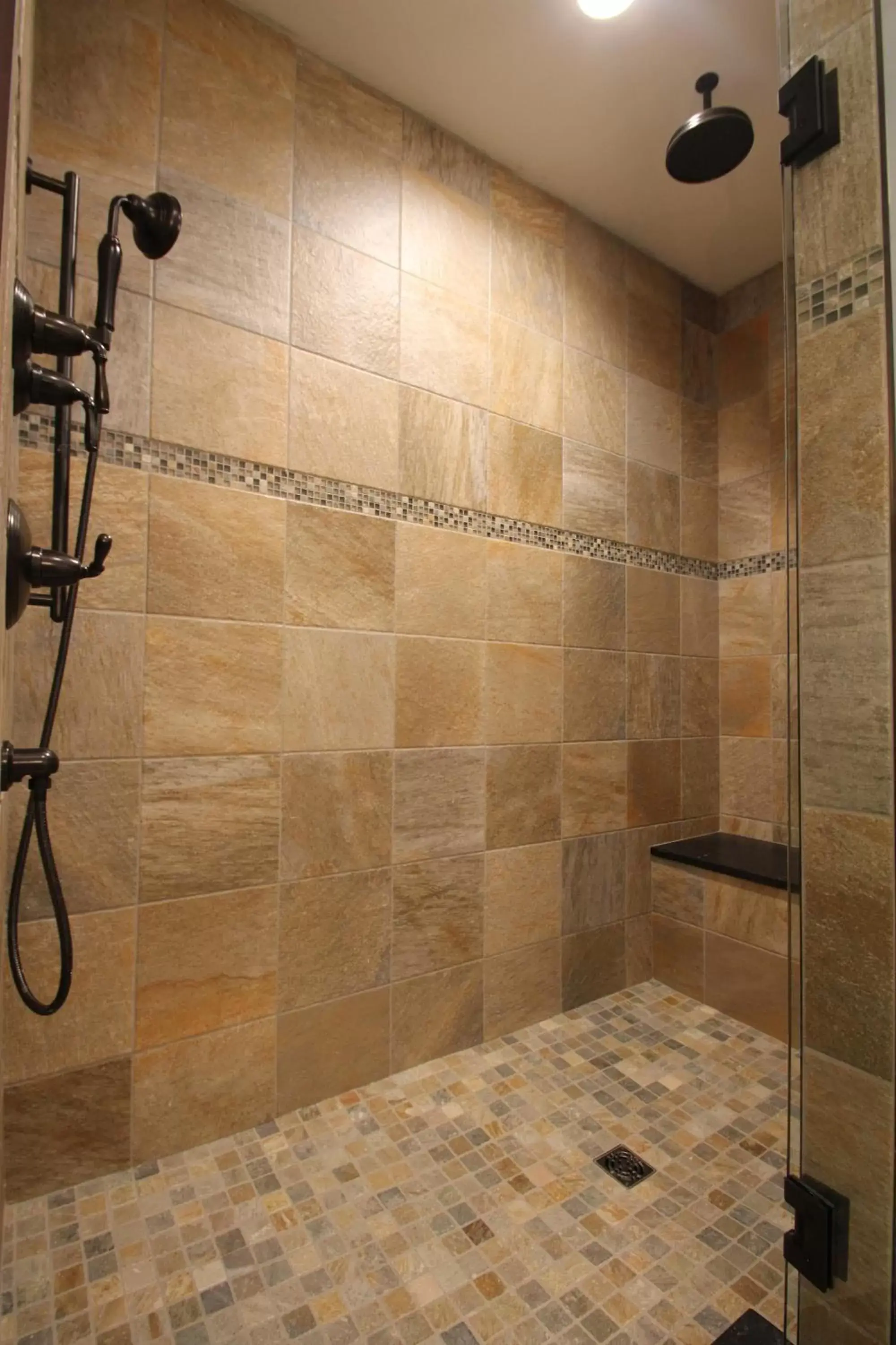 Shower, Bathroom in Norseman Resort on the Beach