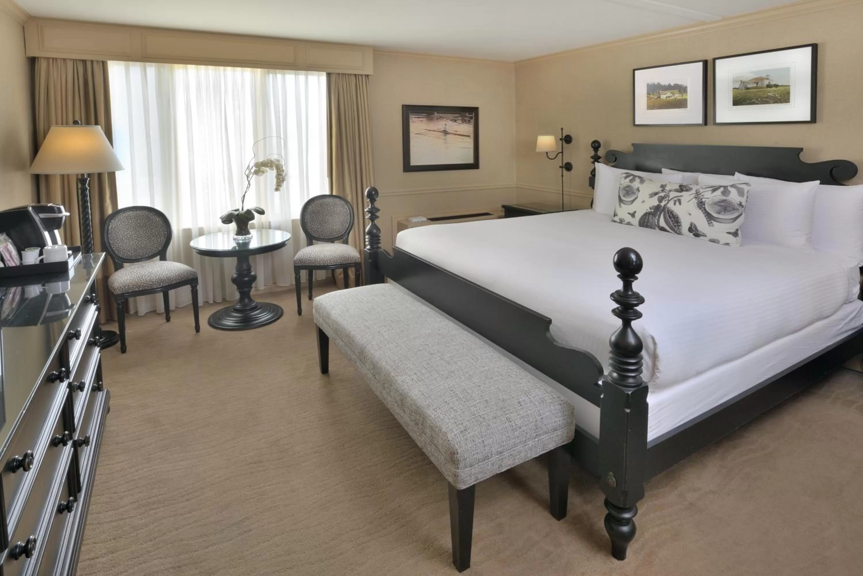 Bedroom in Lambertville Station Inn