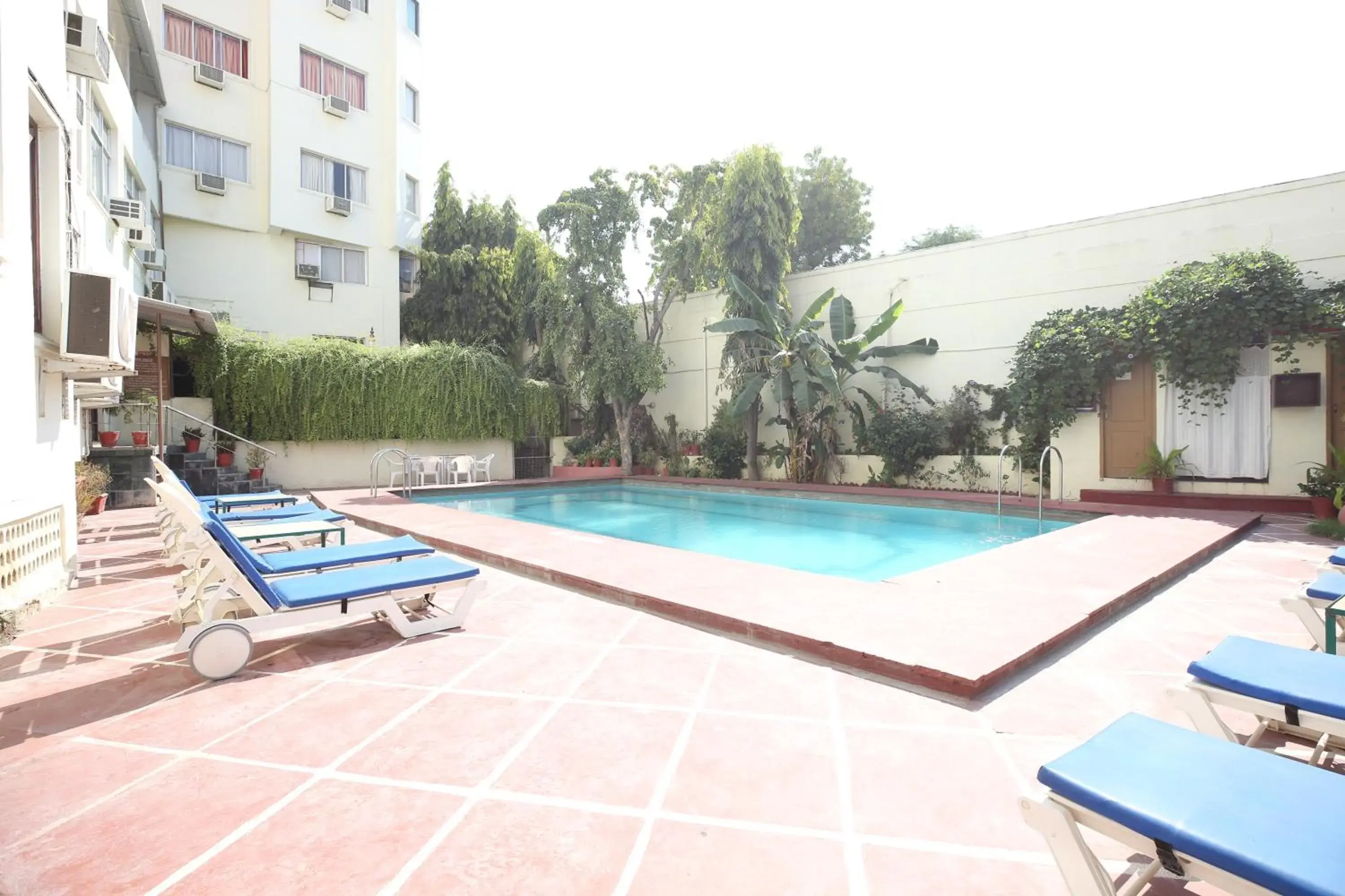 Swimming Pool in Hotel Vishnupriya