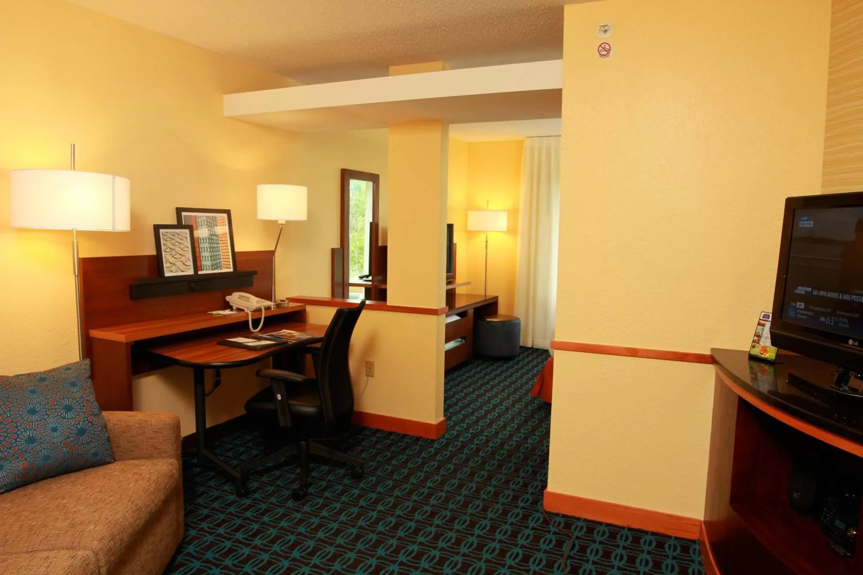 Living room, TV/Entertainment Center in Fairfield Inn & Suites Traverse City