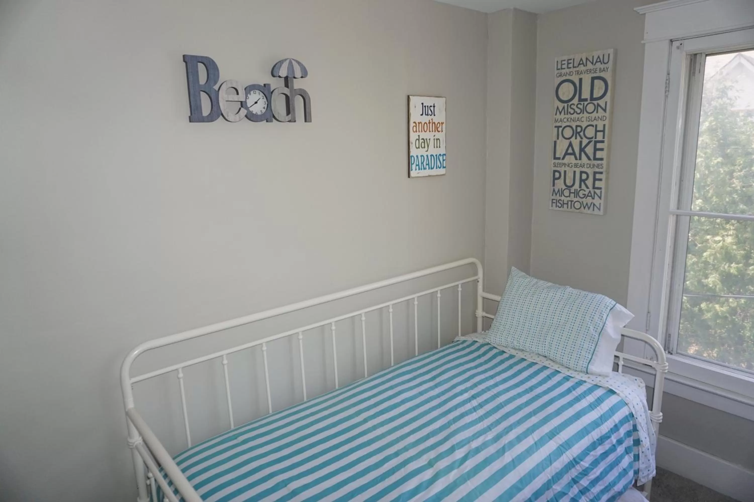 Bed in Charlevoix House - The Northside