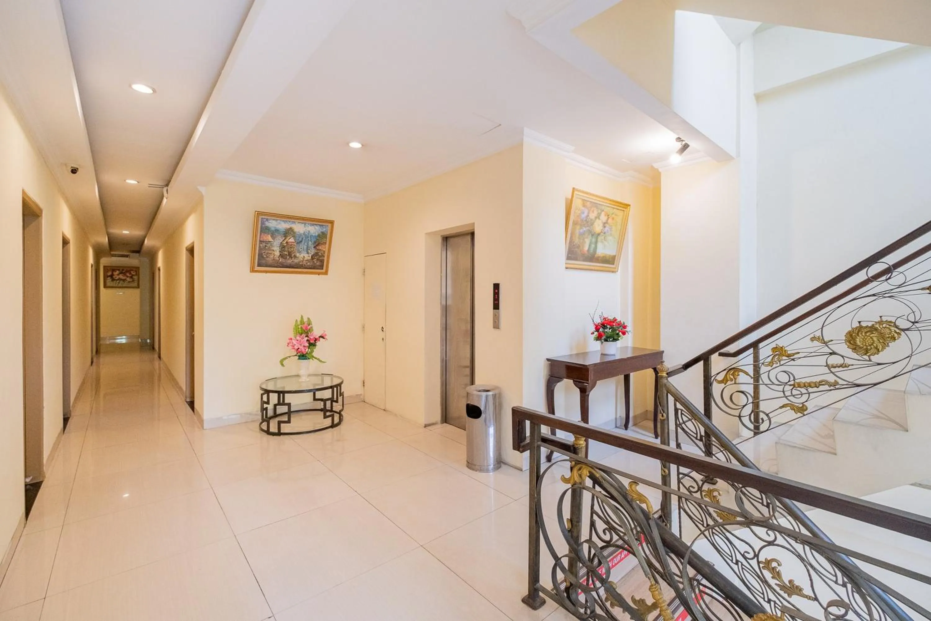 Property building in RedDoorz Plus @ Cideng Barat