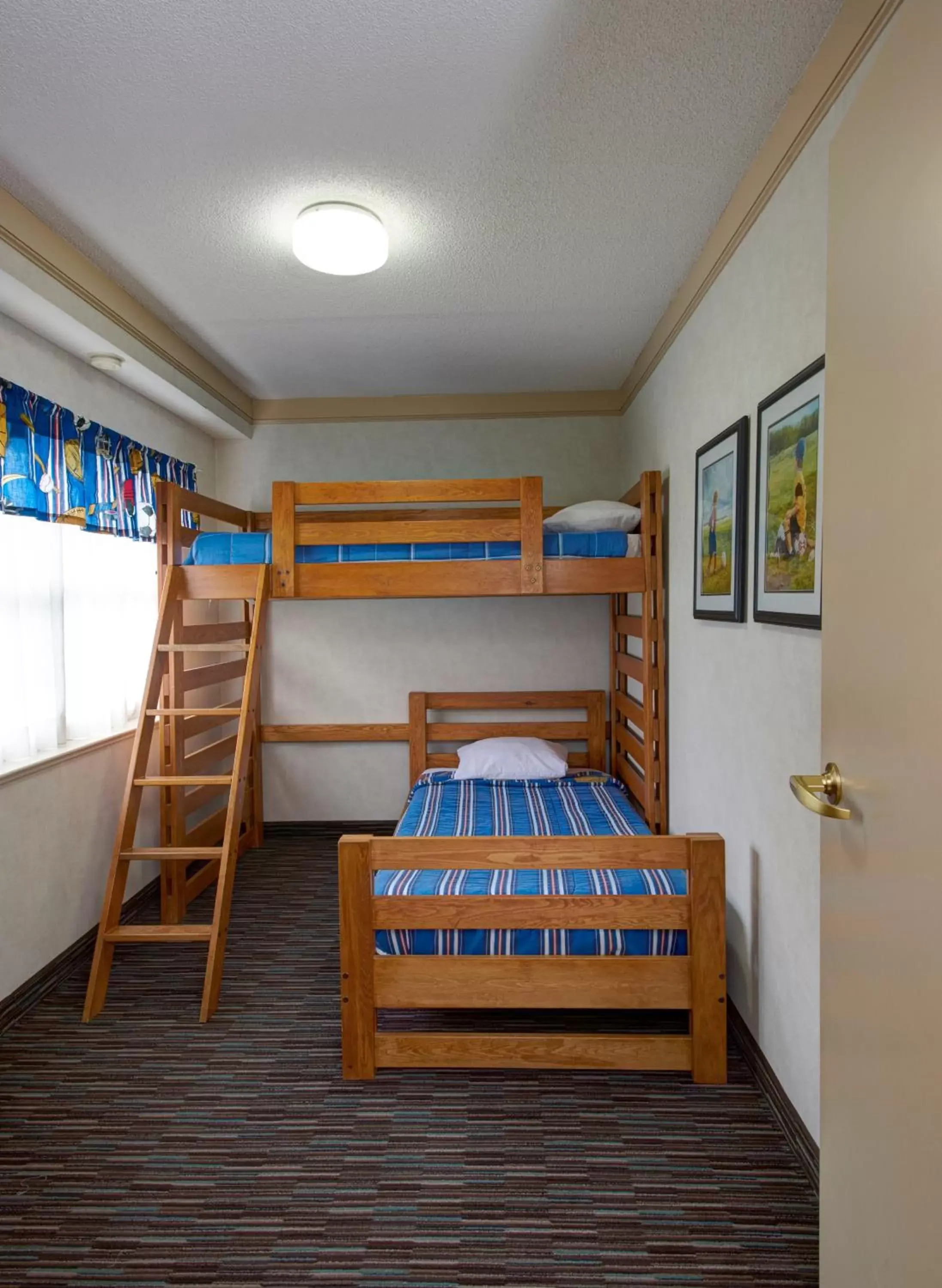 Bunk Bed in Best Western Brantford Hotel and Conference Centre