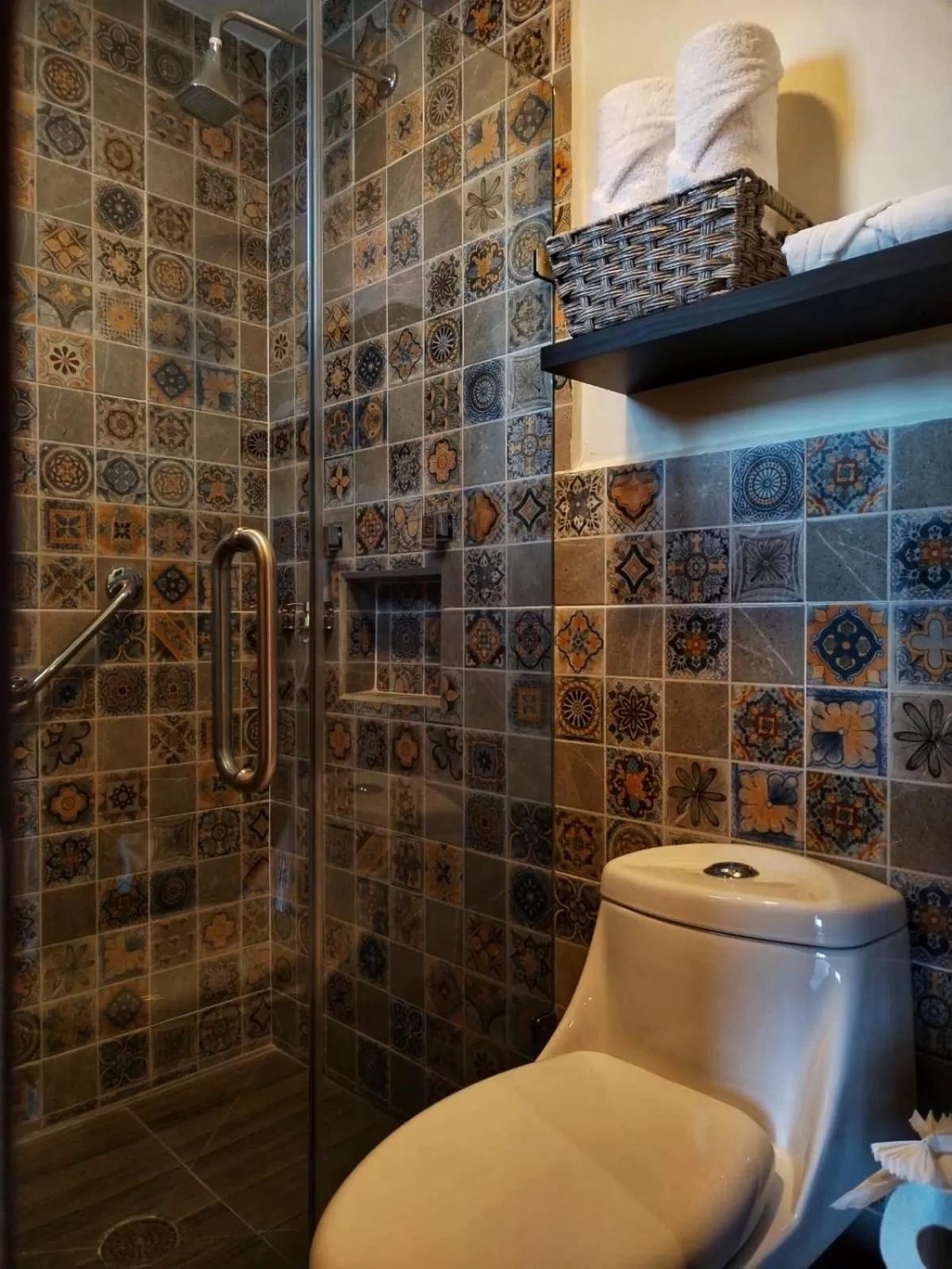 Shower, Bathroom in Na Hotel