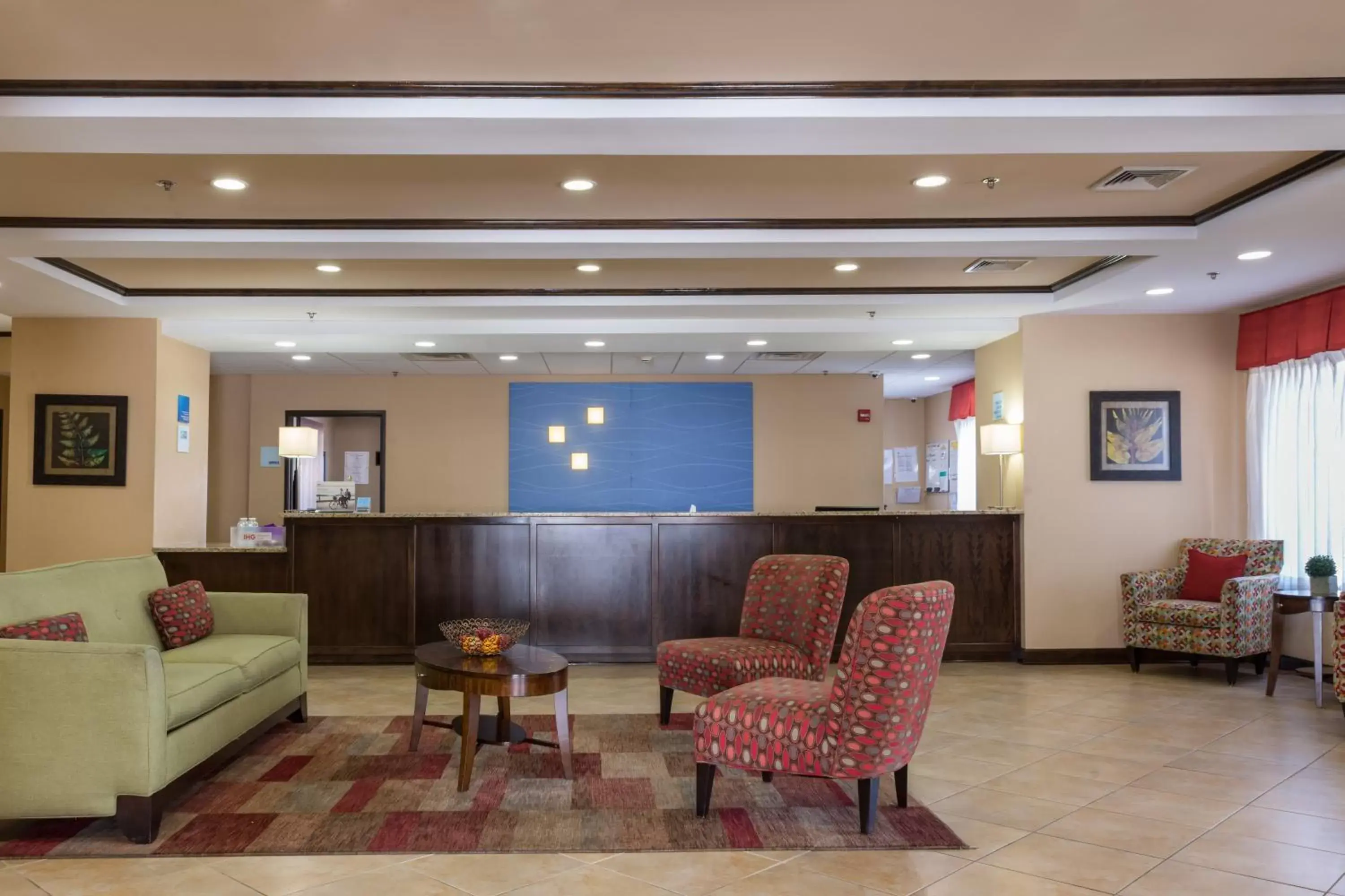 Property building, Lobby/Reception in Holiday Inn Express Hartford-Newington, an IHG Hotel