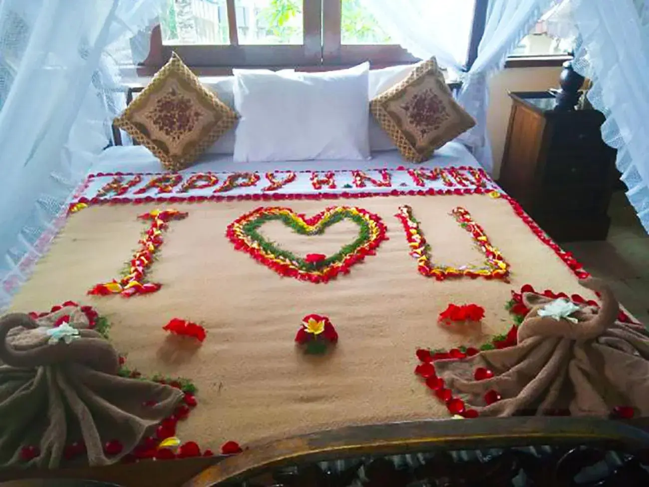 Decorative detail, Bed in Pande Permai Bungalows