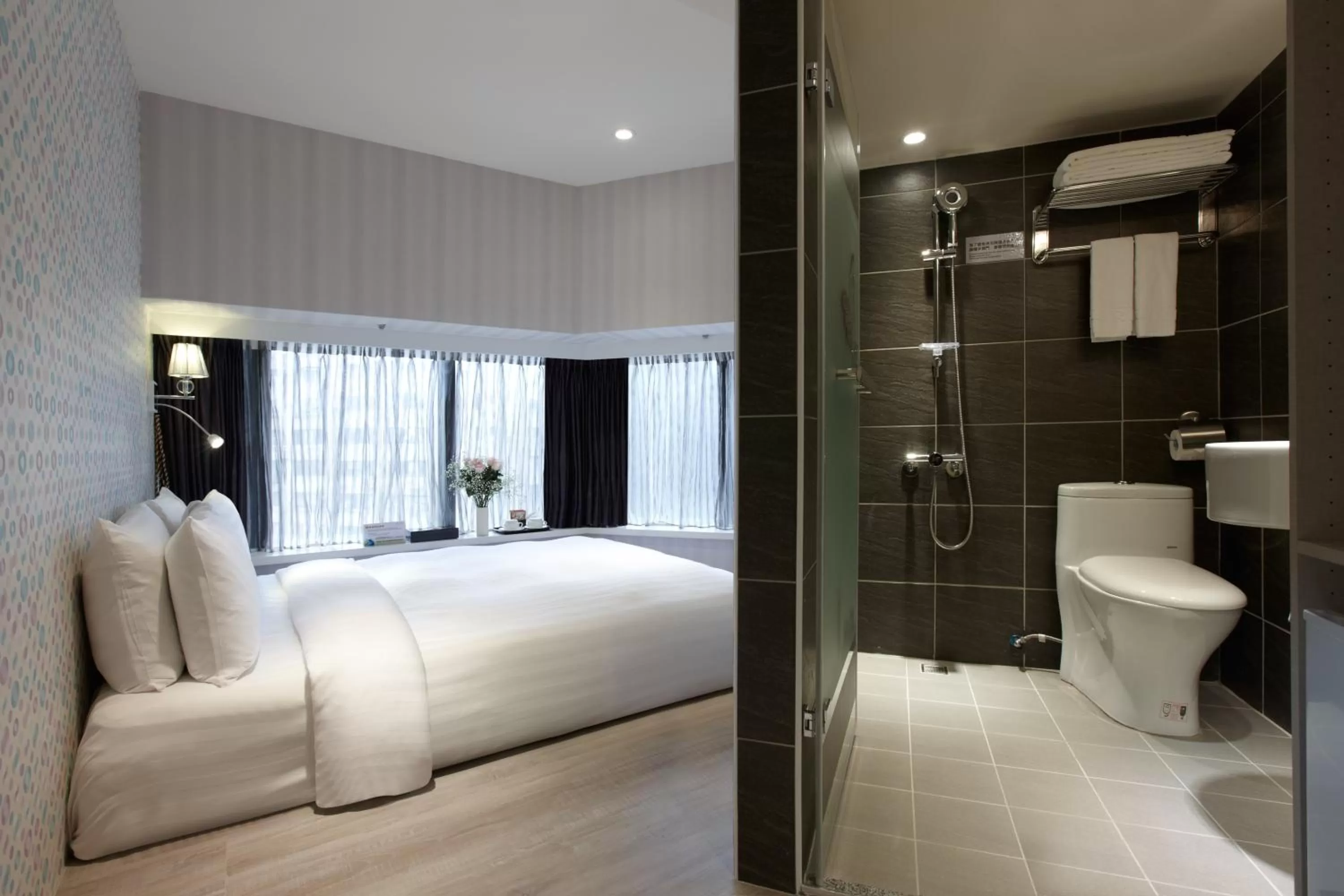 Photo of the whole room, Bed in RF Hotel - Zhongxiao