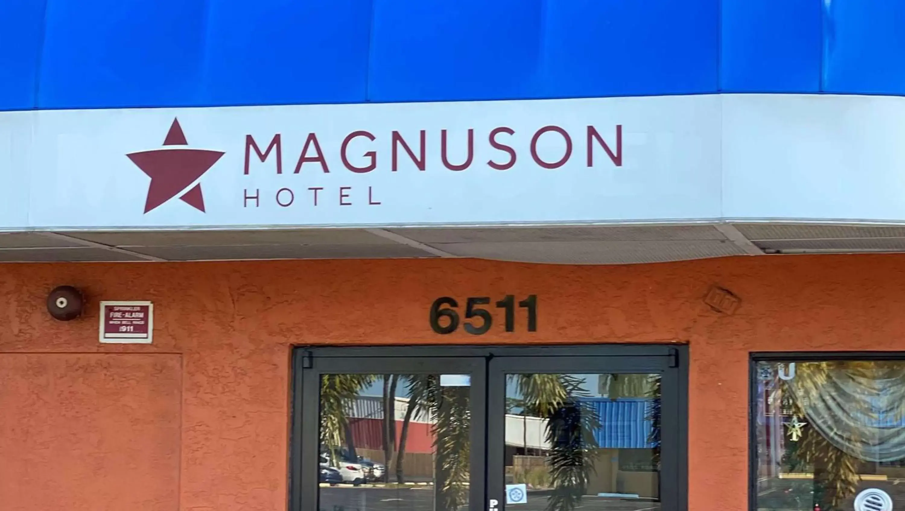 Property building in Magnuson Hotel Bradenton