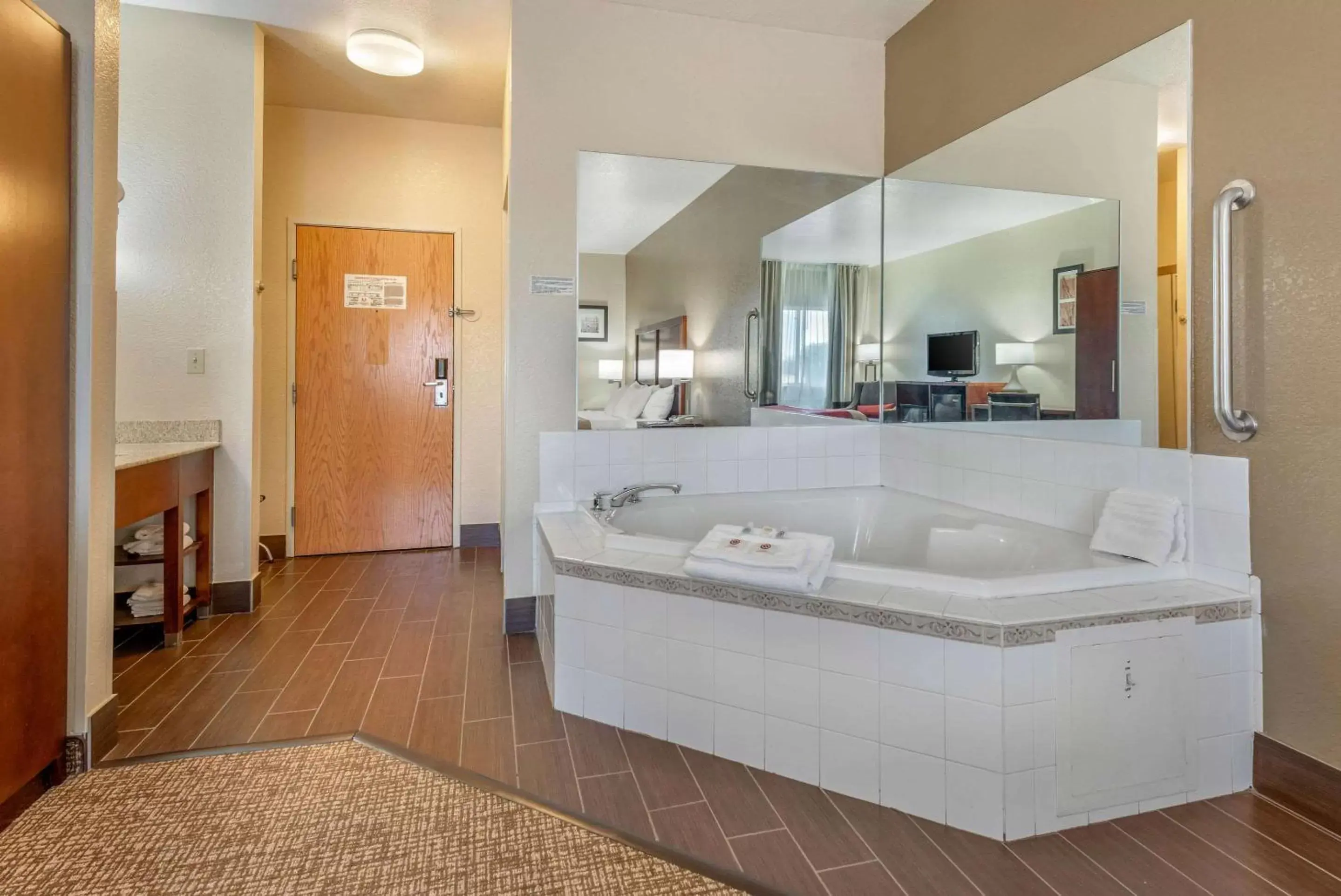 Photo of the whole room, Bathroom in Comfort Inn Fremont