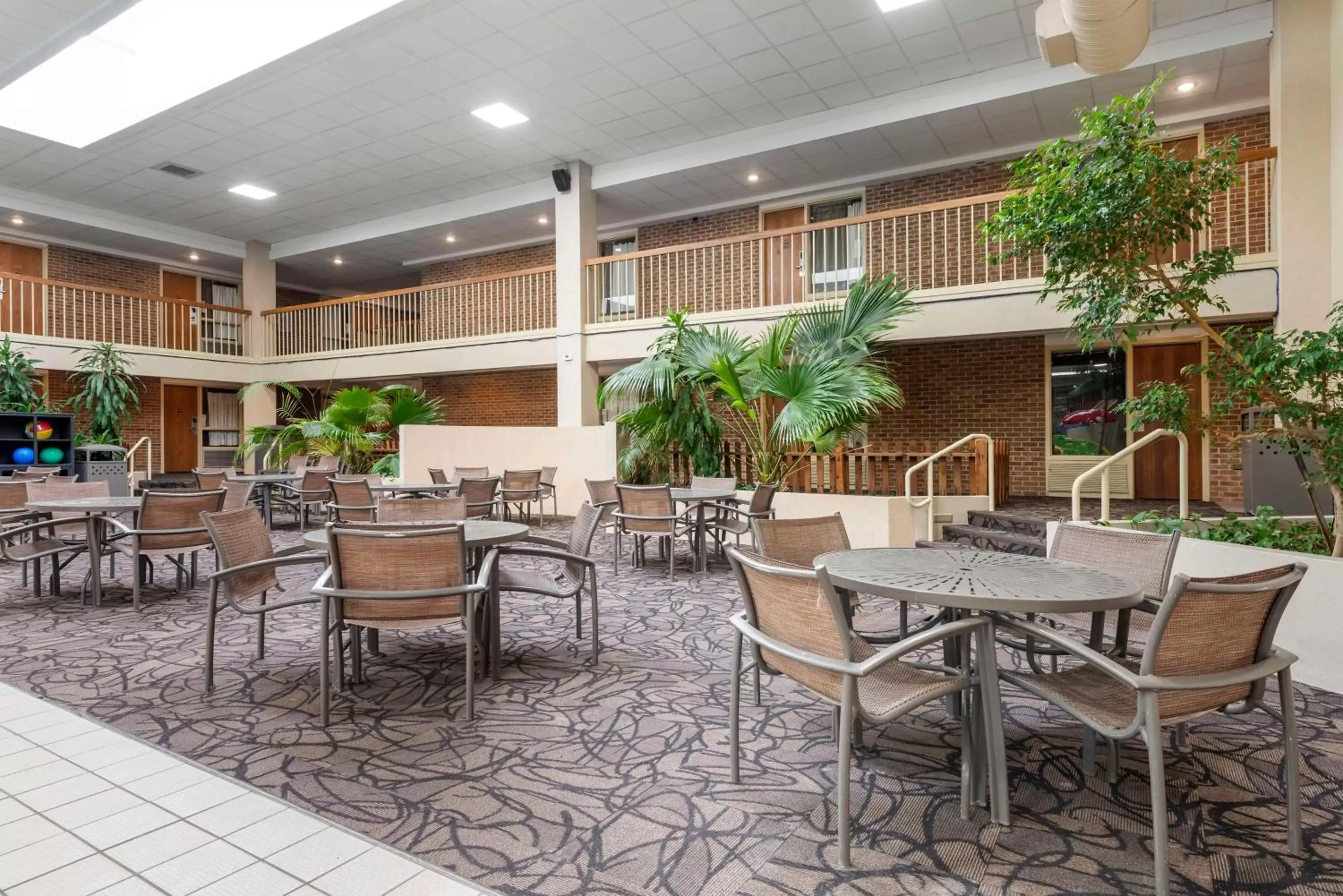 Property building, Restaurant/Places to Eat in Best Western Plus Ramkota Hotel