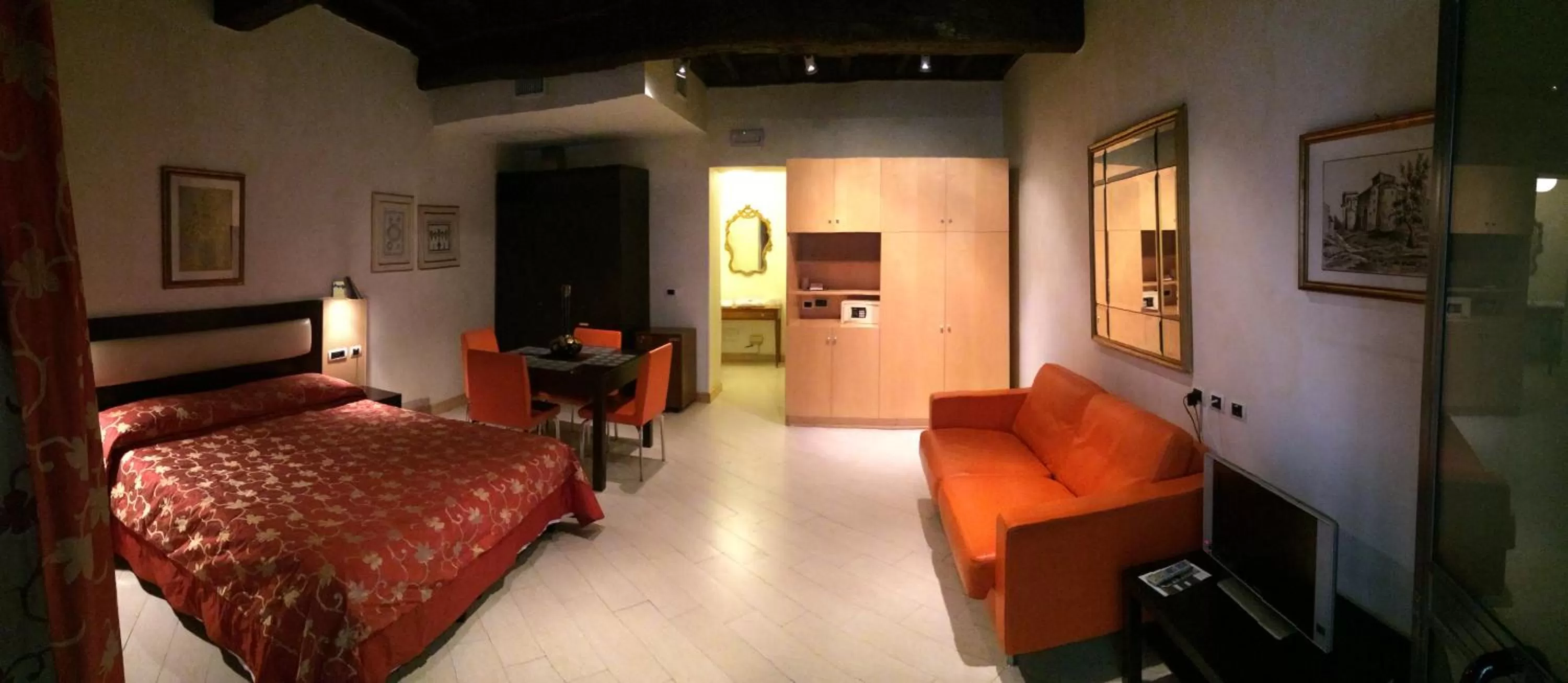 Photo of the whole room, Bed in Hotel De Petris