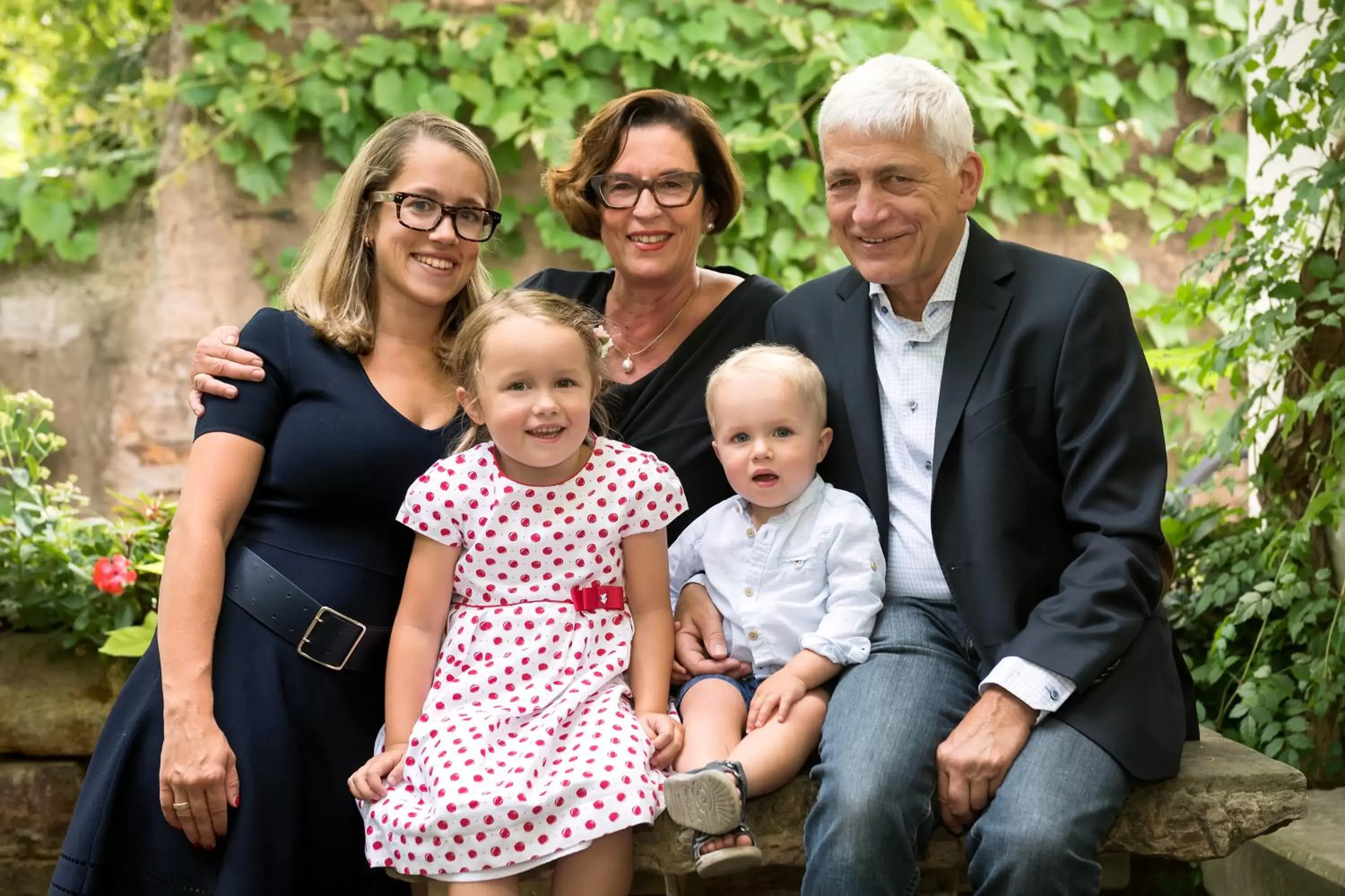 Family in Breuer's Rüdesheimer Schloss