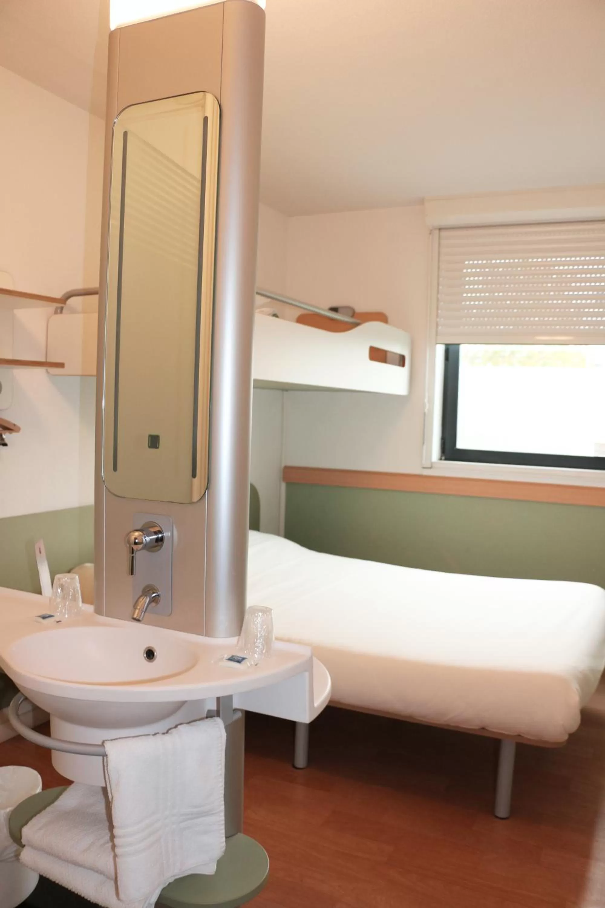 Day, Bed in ibis budget Castelnaudary - A61