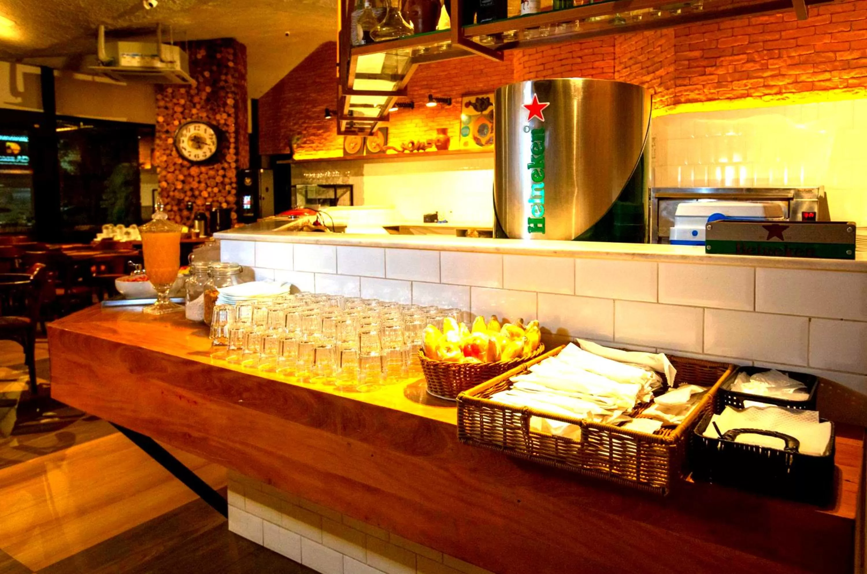 Food and drinks in ibis Vitoria Praia do Canto