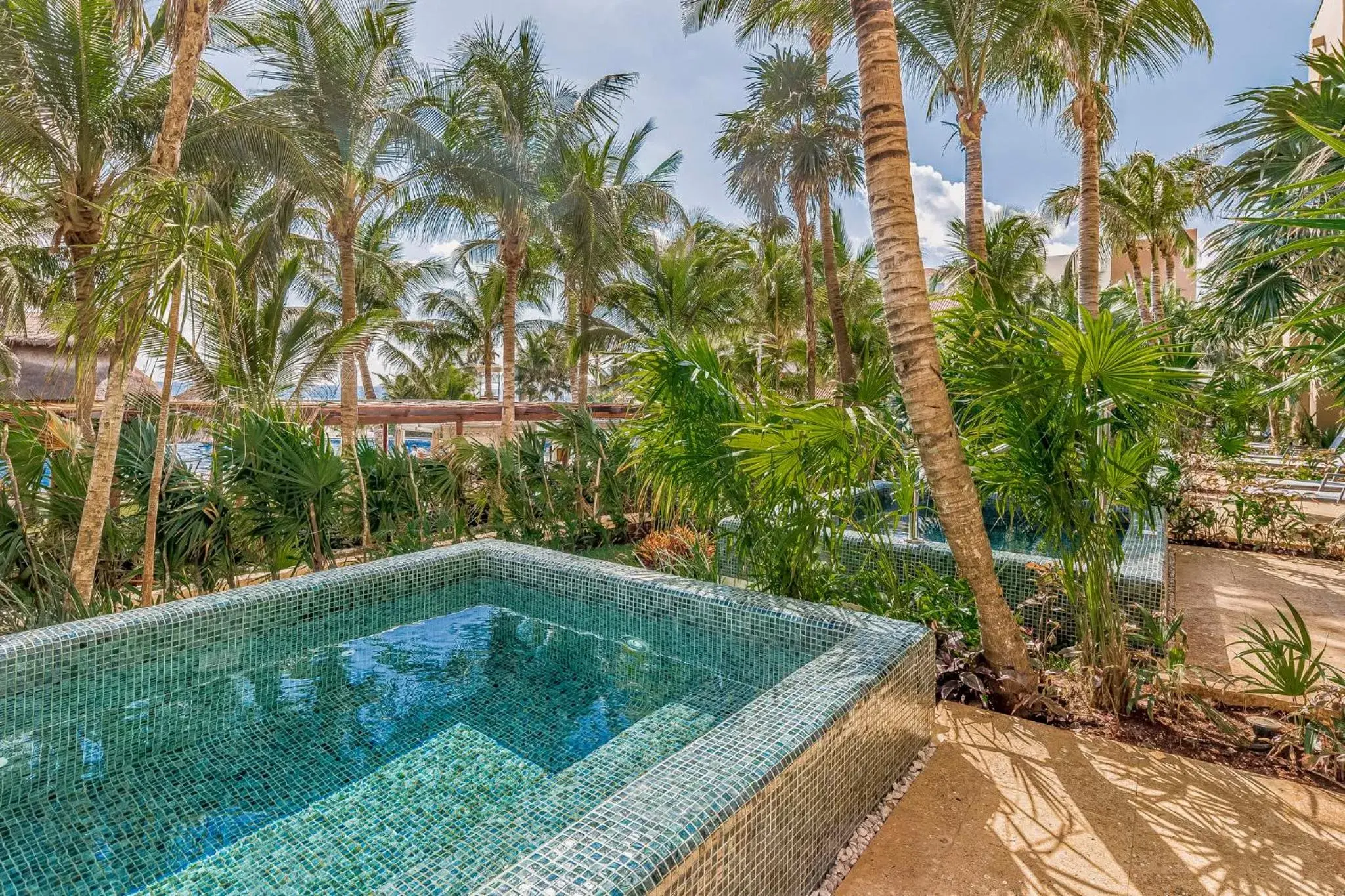 Photo of the whole room, Swimming Pool in Fiesta Americana Condesa Cancun - All Inclusive