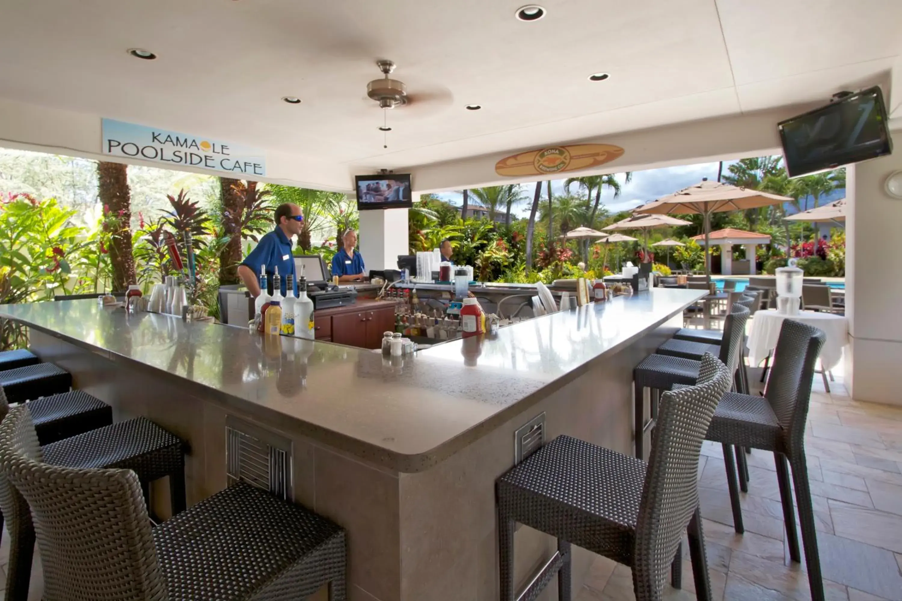 Lounge or bar, Restaurant/Places to Eat in Maui Coast Hotel