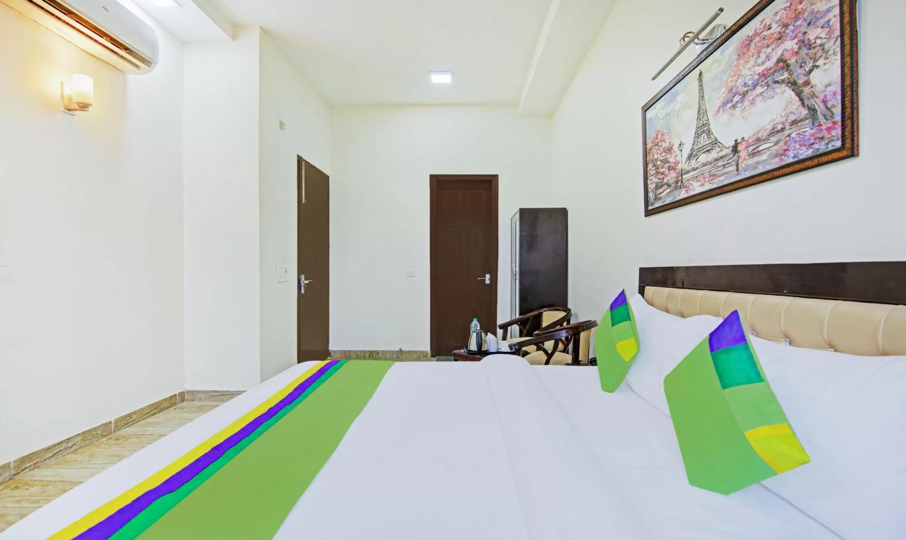 Bed in Treebo Trend Amaya Inn Sector 72