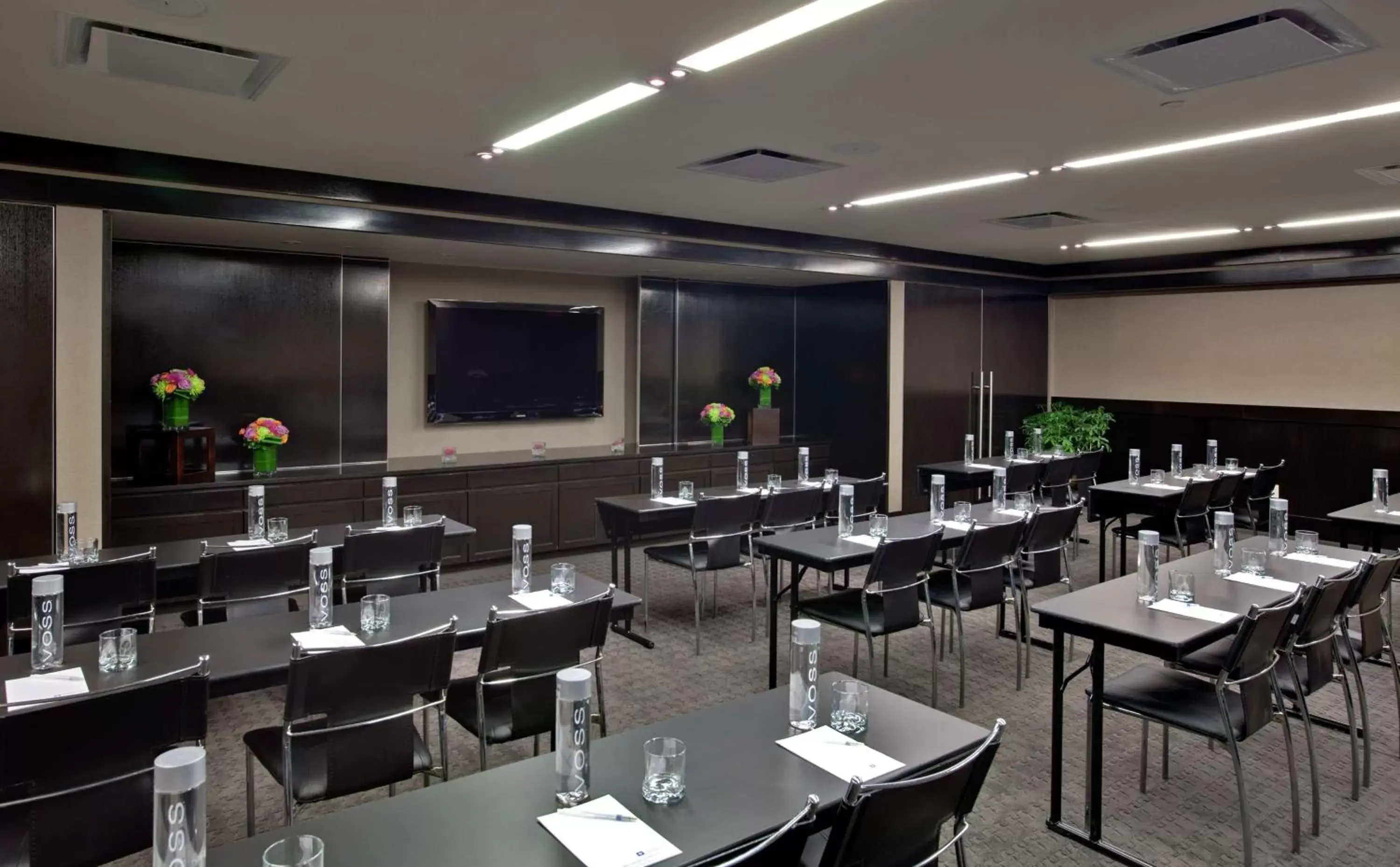 Meeting/conference room, Restaurant/Places to Eat in Hilton New York Fashion District