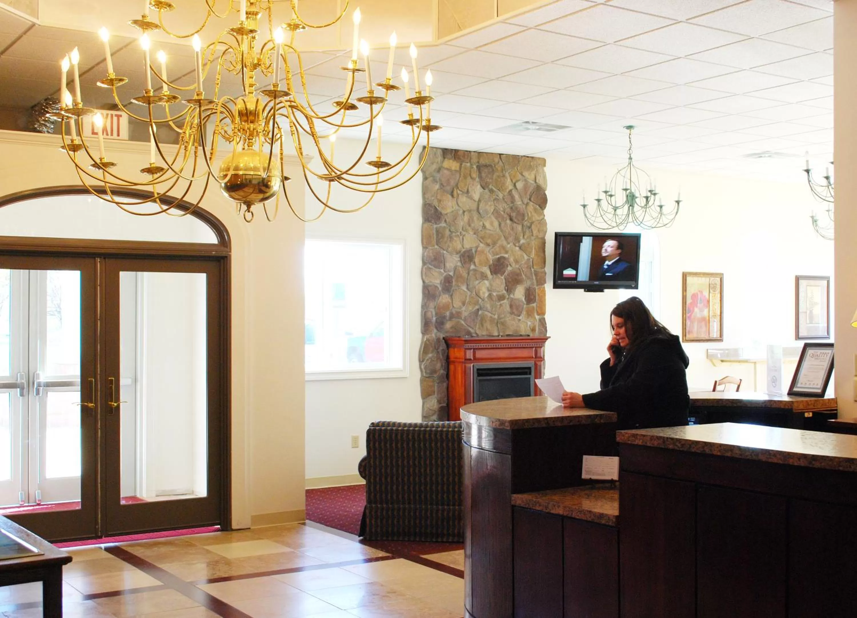 Communal lounge/ TV room in Travel Inn - Watertown NY