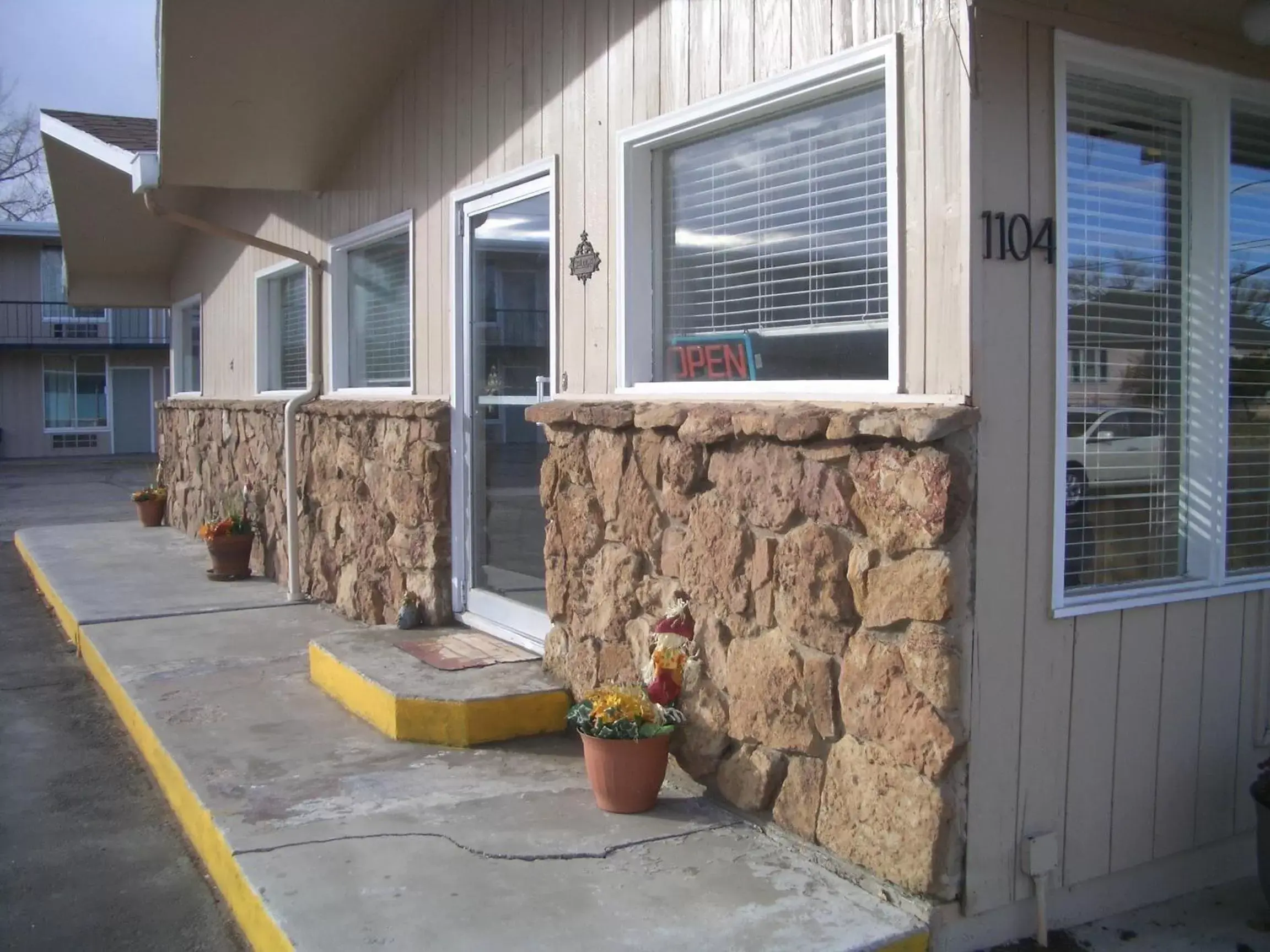 Facade/entrance in Laramie Valley Inn