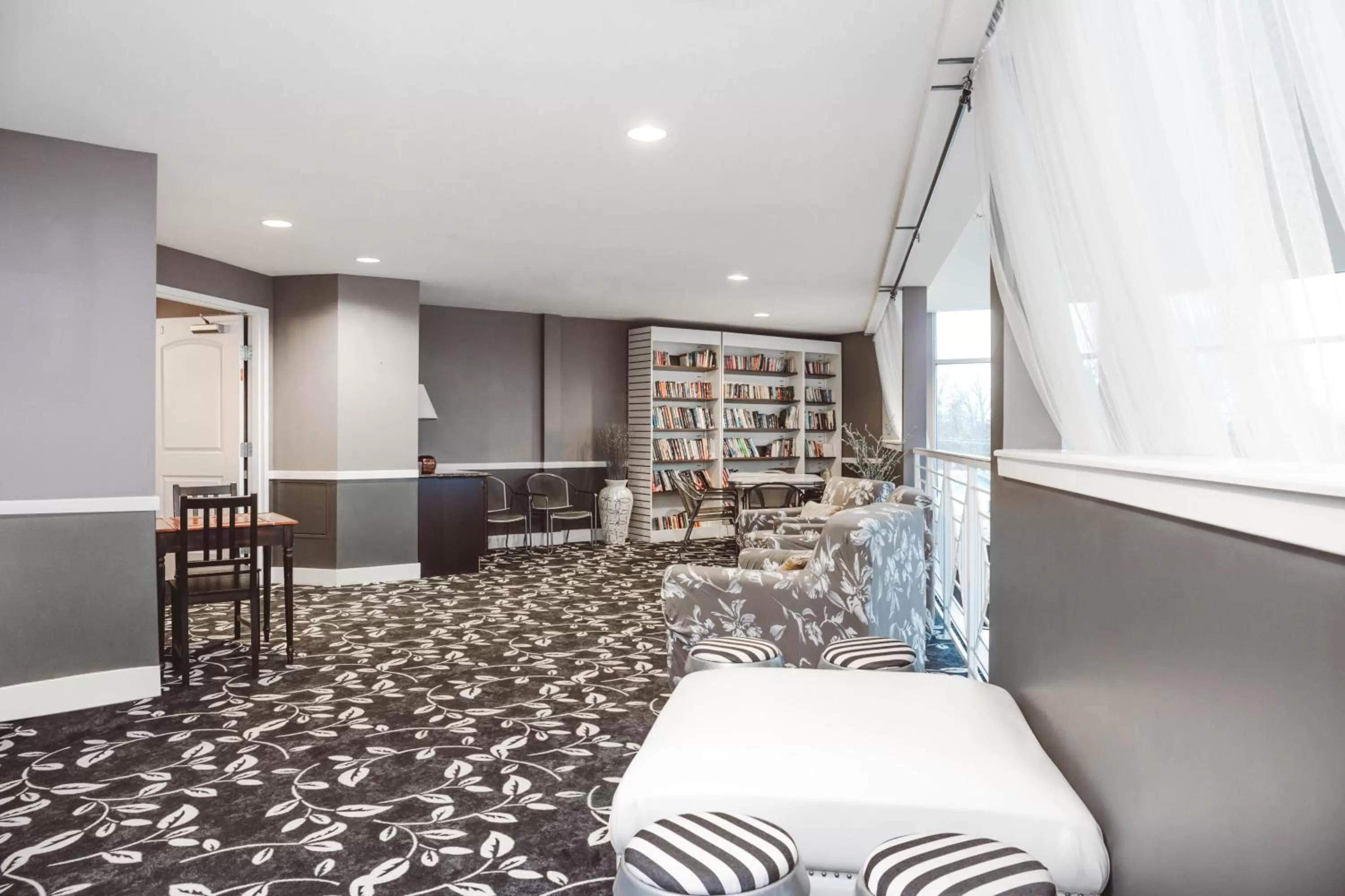 Library in The Inn On Sheridan