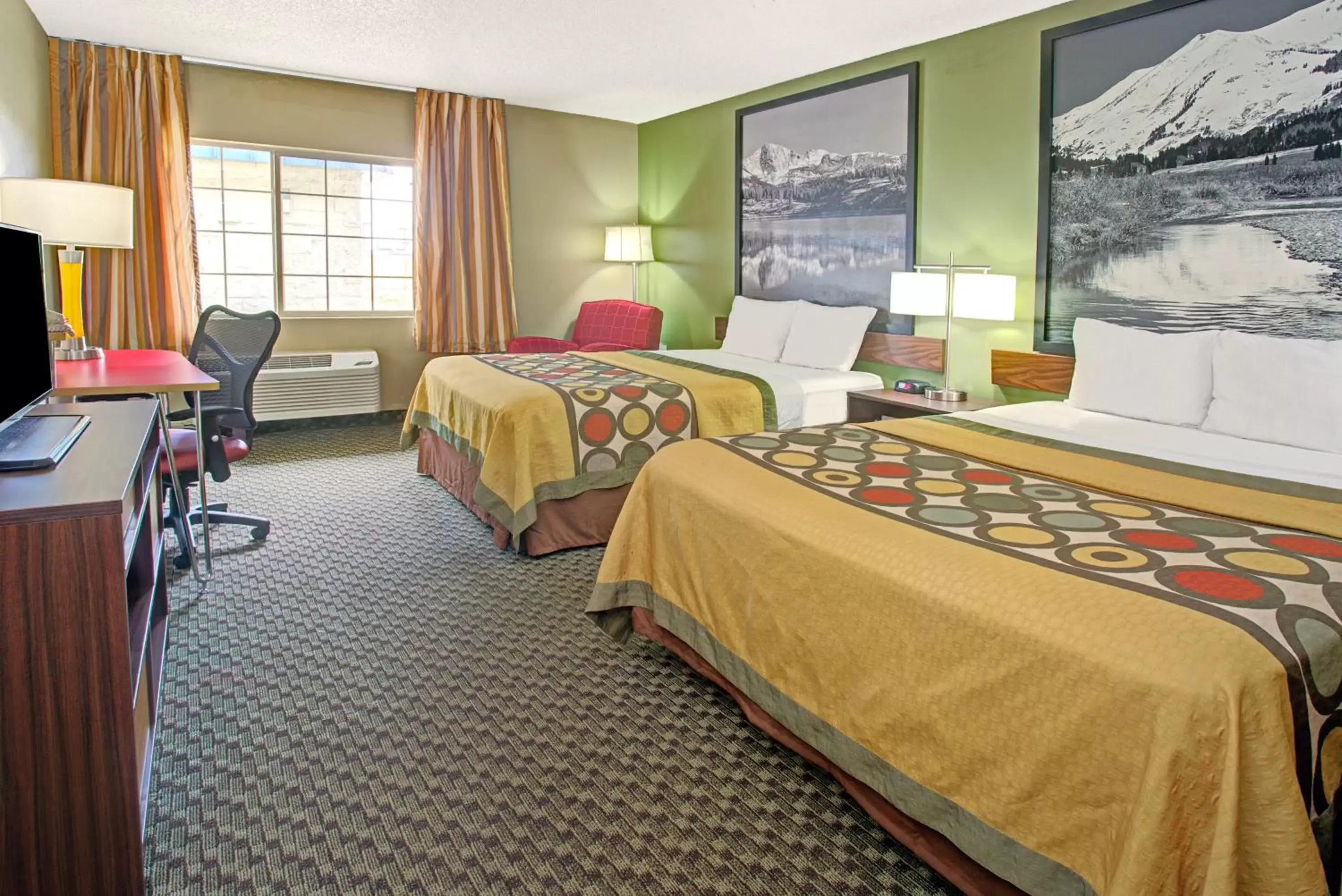 Photo of the whole room, Bed in Super 8 by Wyndham Wheat Ridge/Denver West