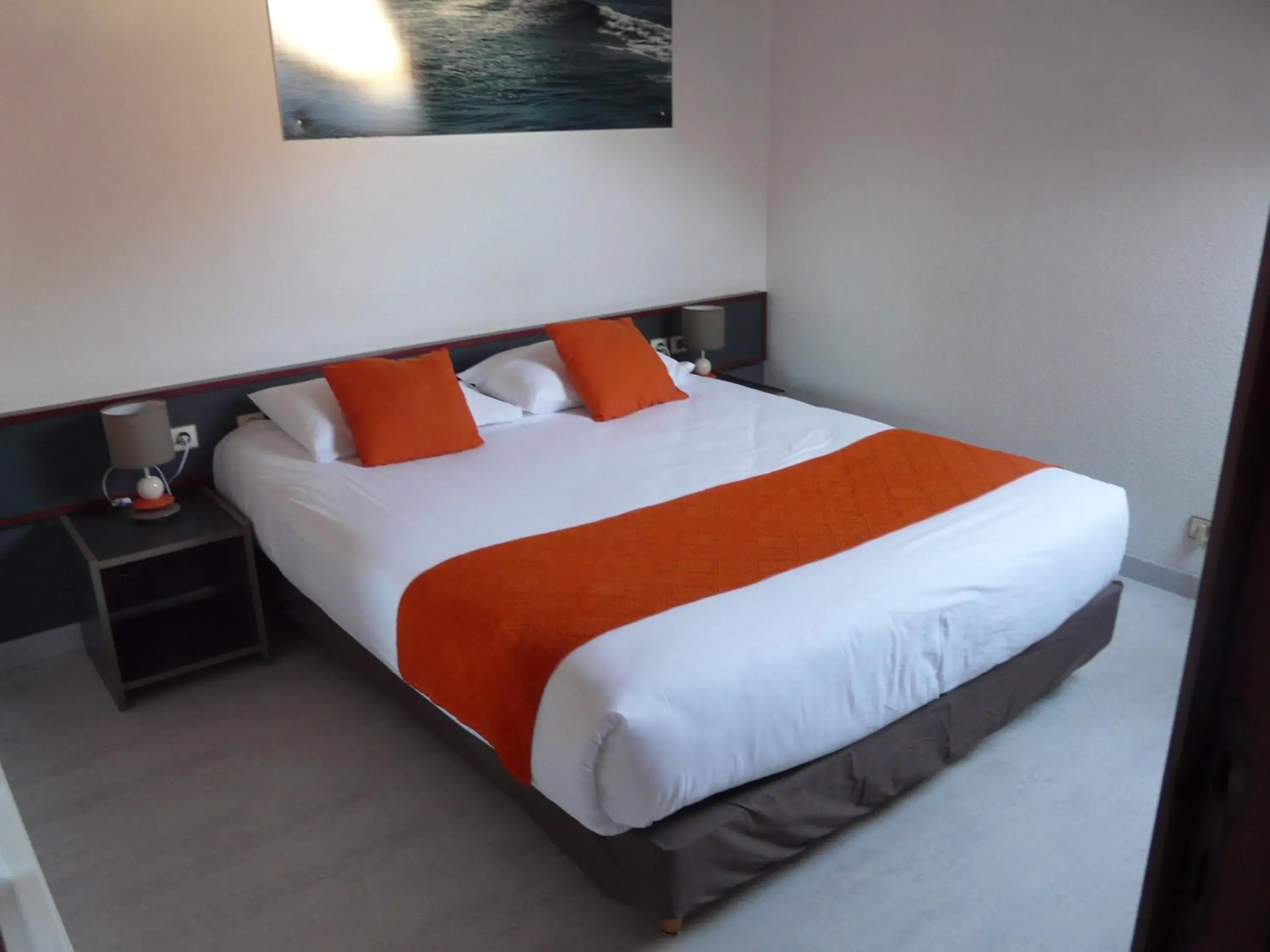 Bedroom, Bed in Hôtel de la baie de Paimpol