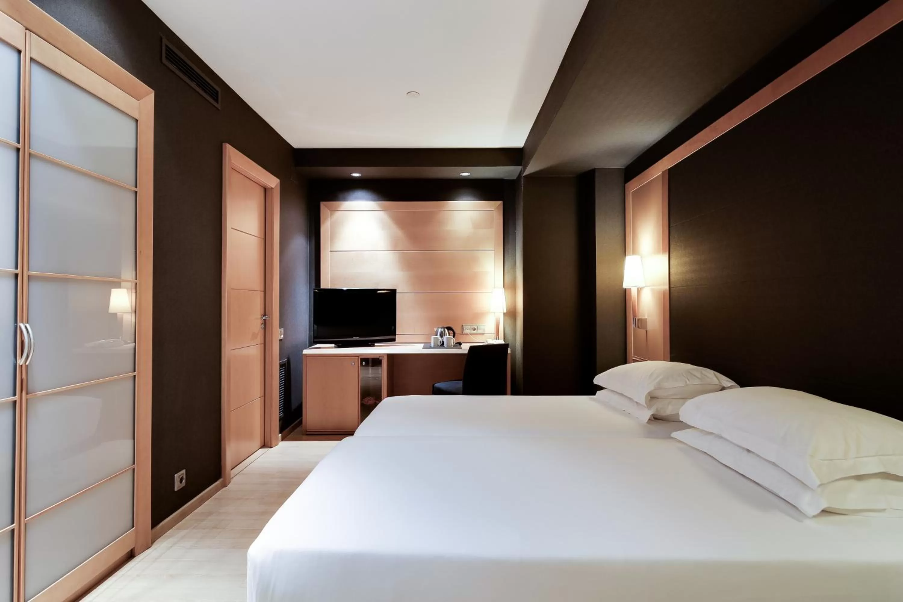 Photo of the whole room, Bed in Hotel Barcelona Universal