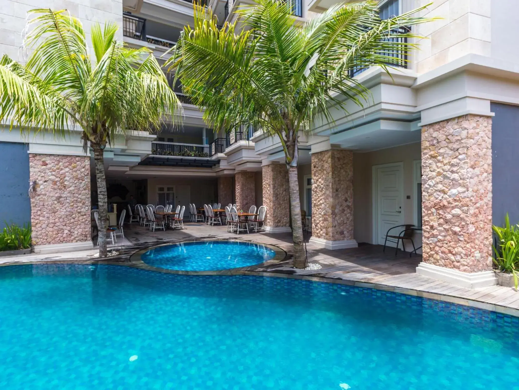Property building, Swimming Pool in Alron Hotel Kuta Powered by Archipelago