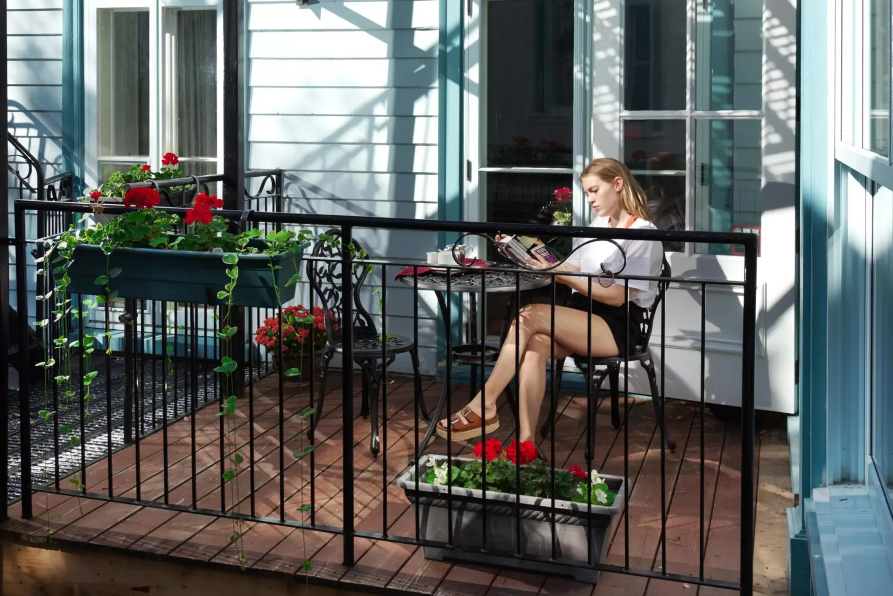 Balcony/Terrace, Restaurant/Places to Eat in Hotel Manoir D'Auteuil