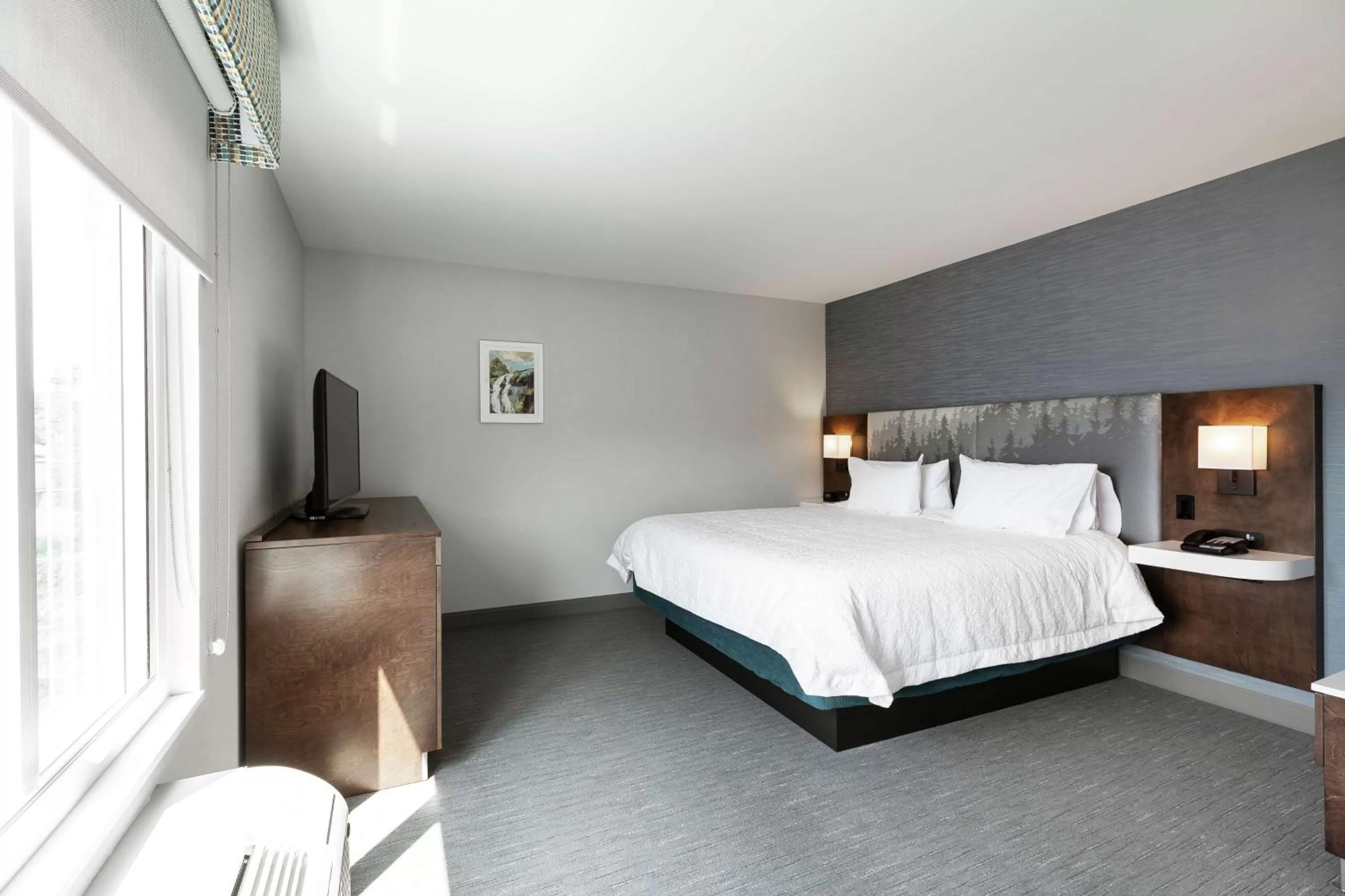 Bed in Hampton Inn & Suites by Hilton Québec - Beauport