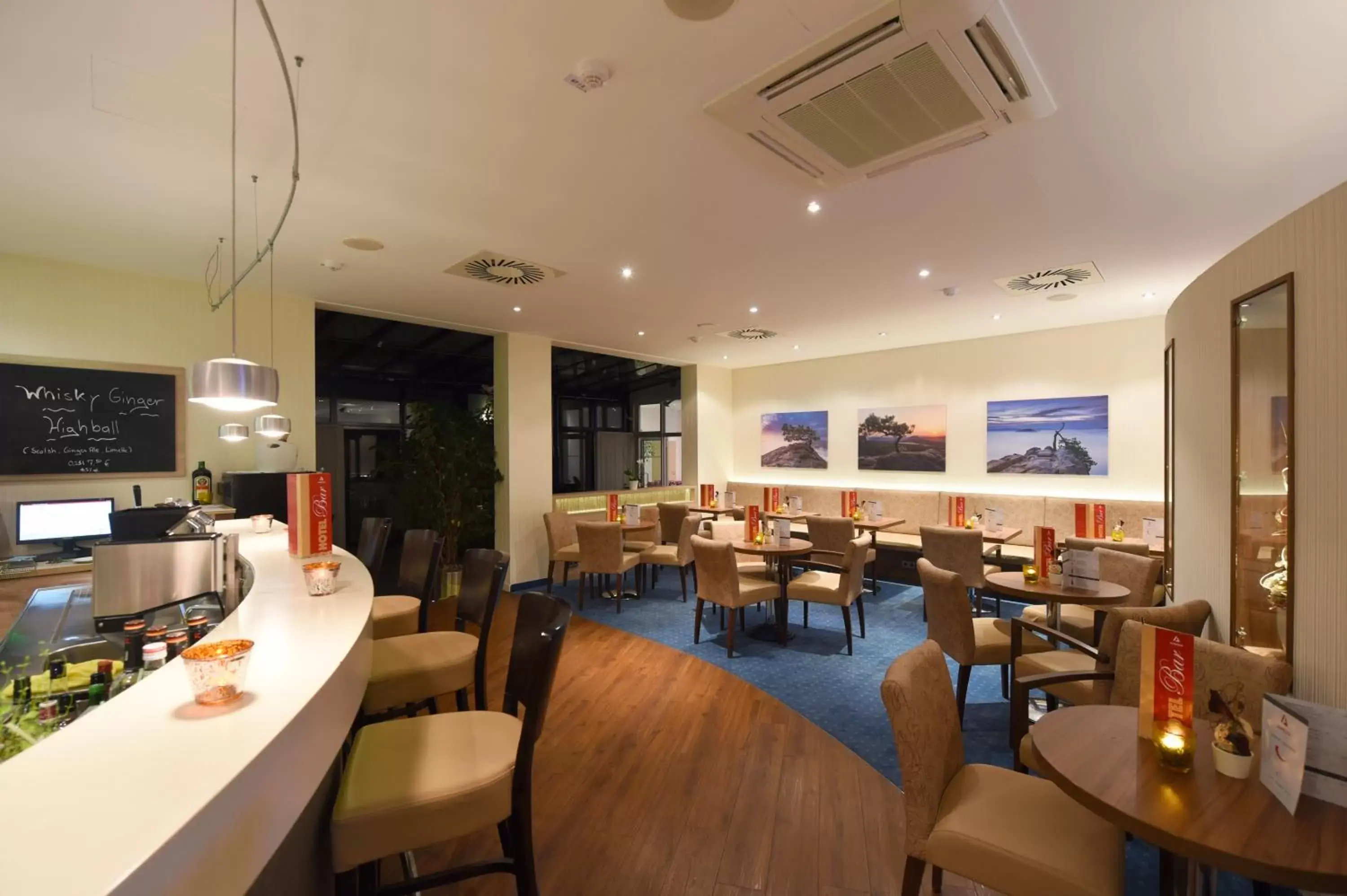 Lounge or bar in Amedia Dresden Elbpromenade, Trademark Collection by Wyndham Lounge or bar in Amedia Dresden Elbpromenade, Trademark Collection by Wyndham