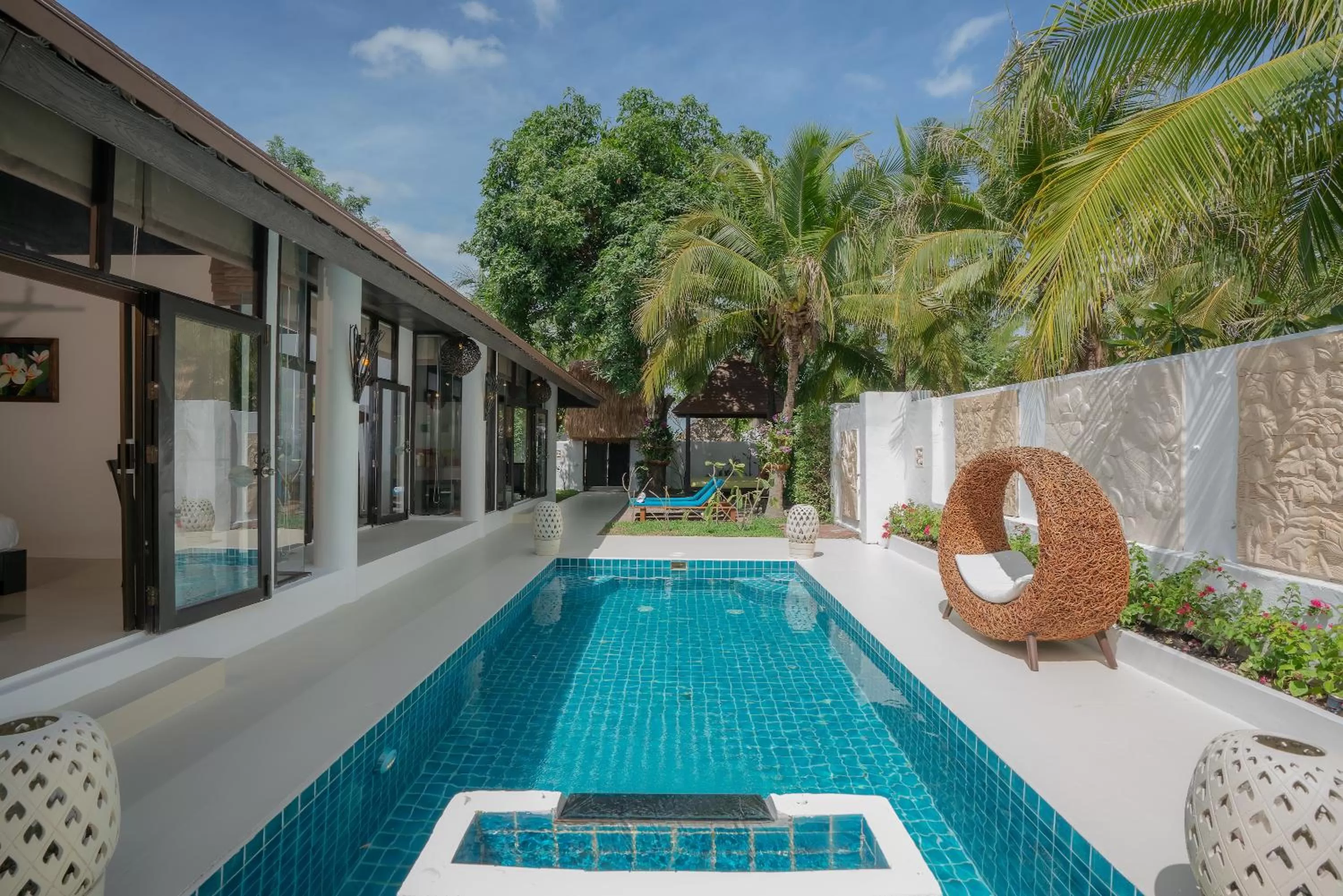Swimming pool in Dhevan Dara Resort & Spa Hua Hin - Pool Villa