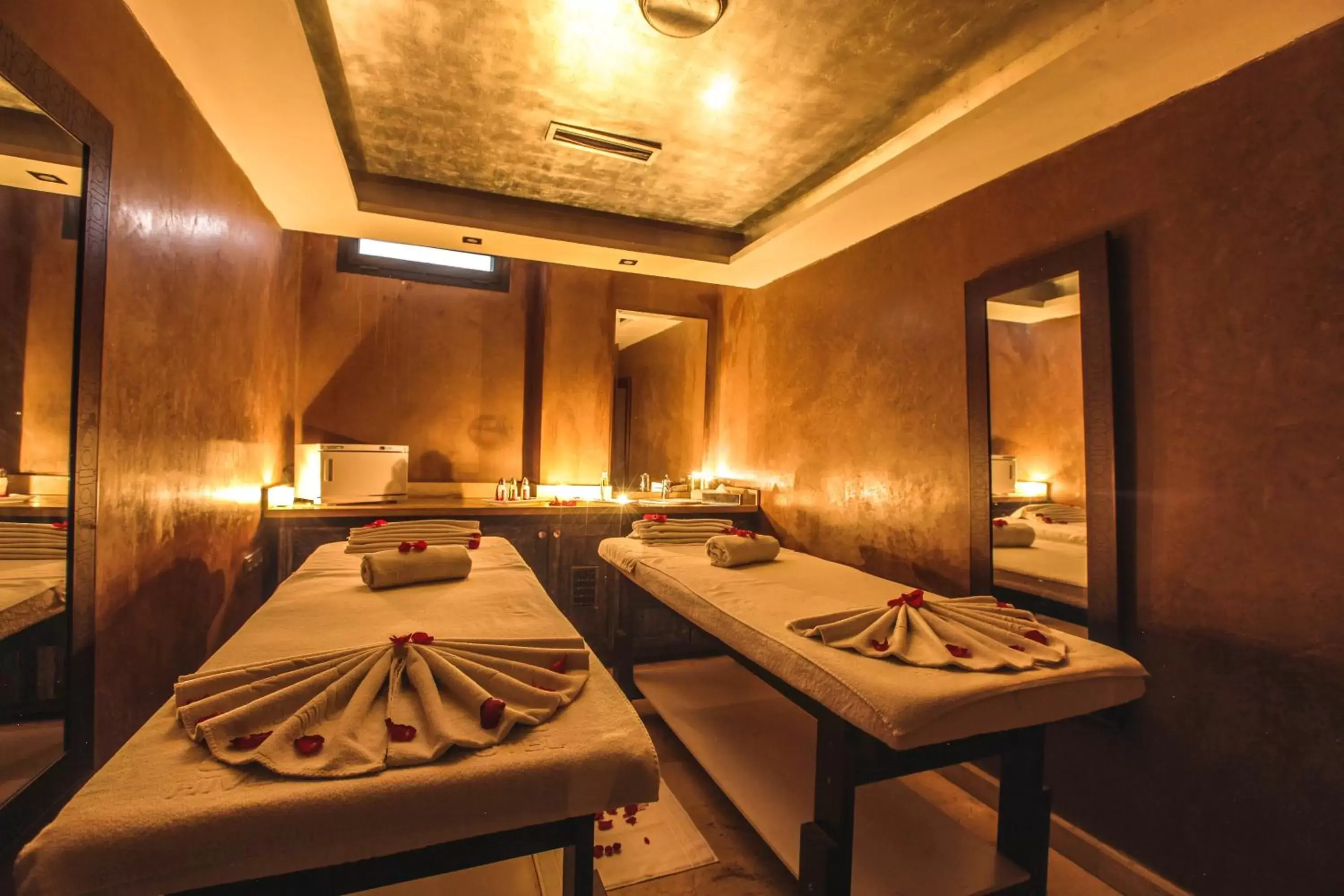 Massage, Restaurant/Places to Eat in Hivernage Hotel & Spa
