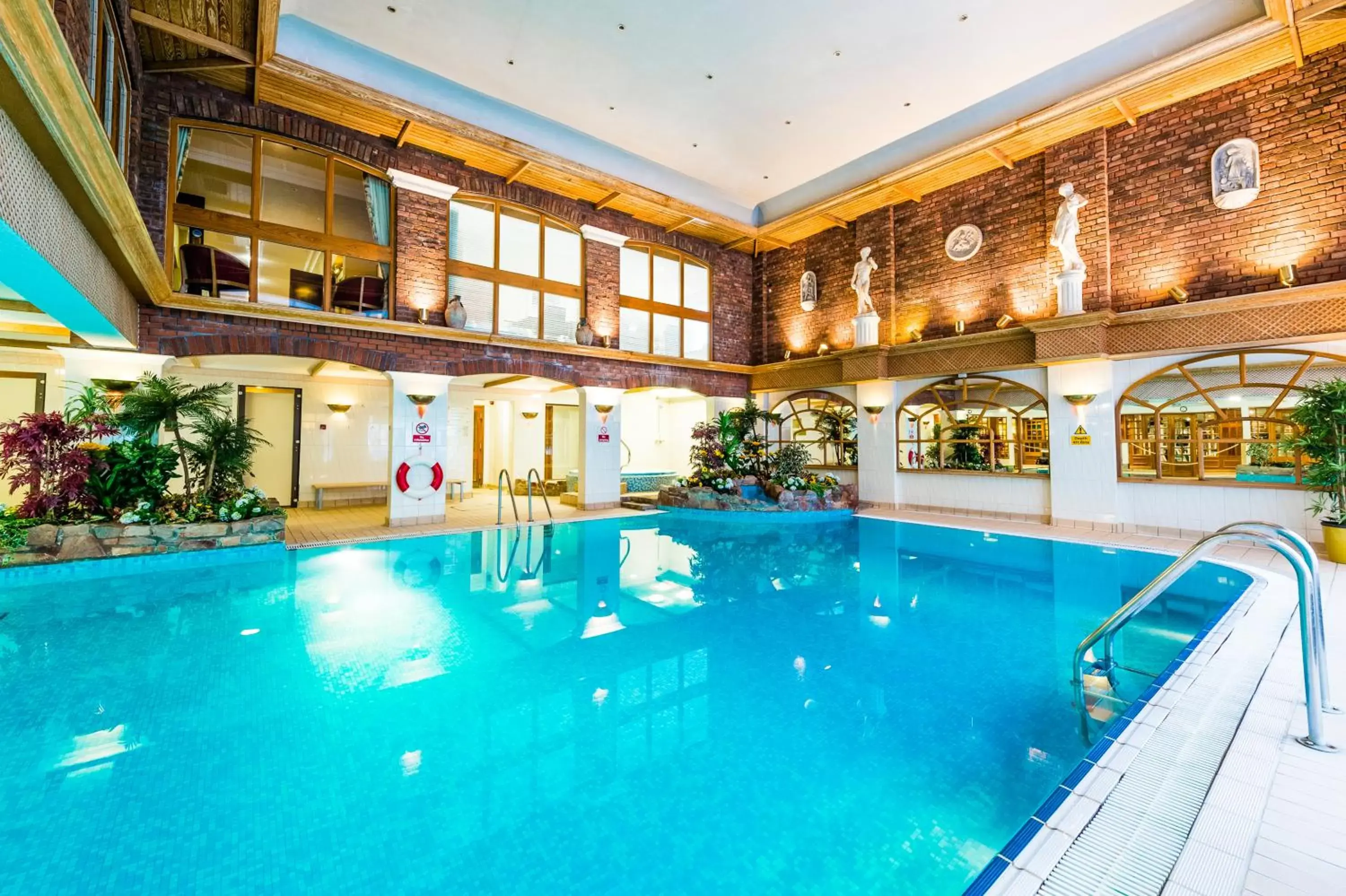 Swimming pool in Parkway Hotel & Spa Swimming pool in Parkway Hotel & Spa