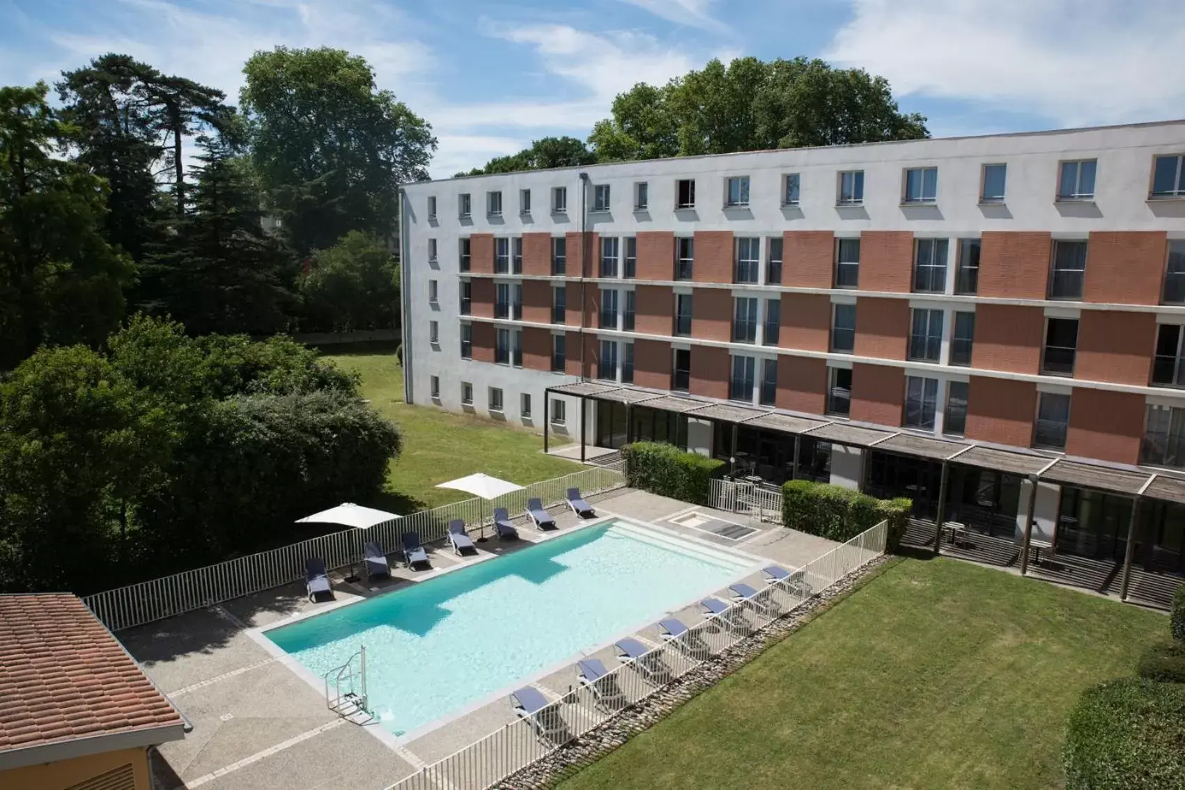 Swimming pool, Pool View in Zenitude Hôtel-Résidences Toulouse Métropole