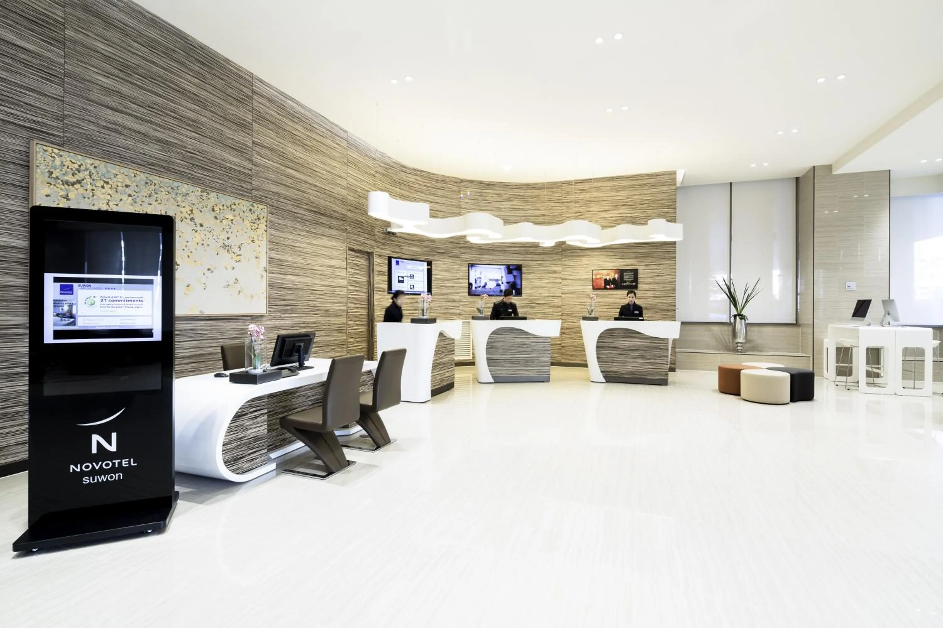 Lobby or reception in Novotel Ambassador Suwon