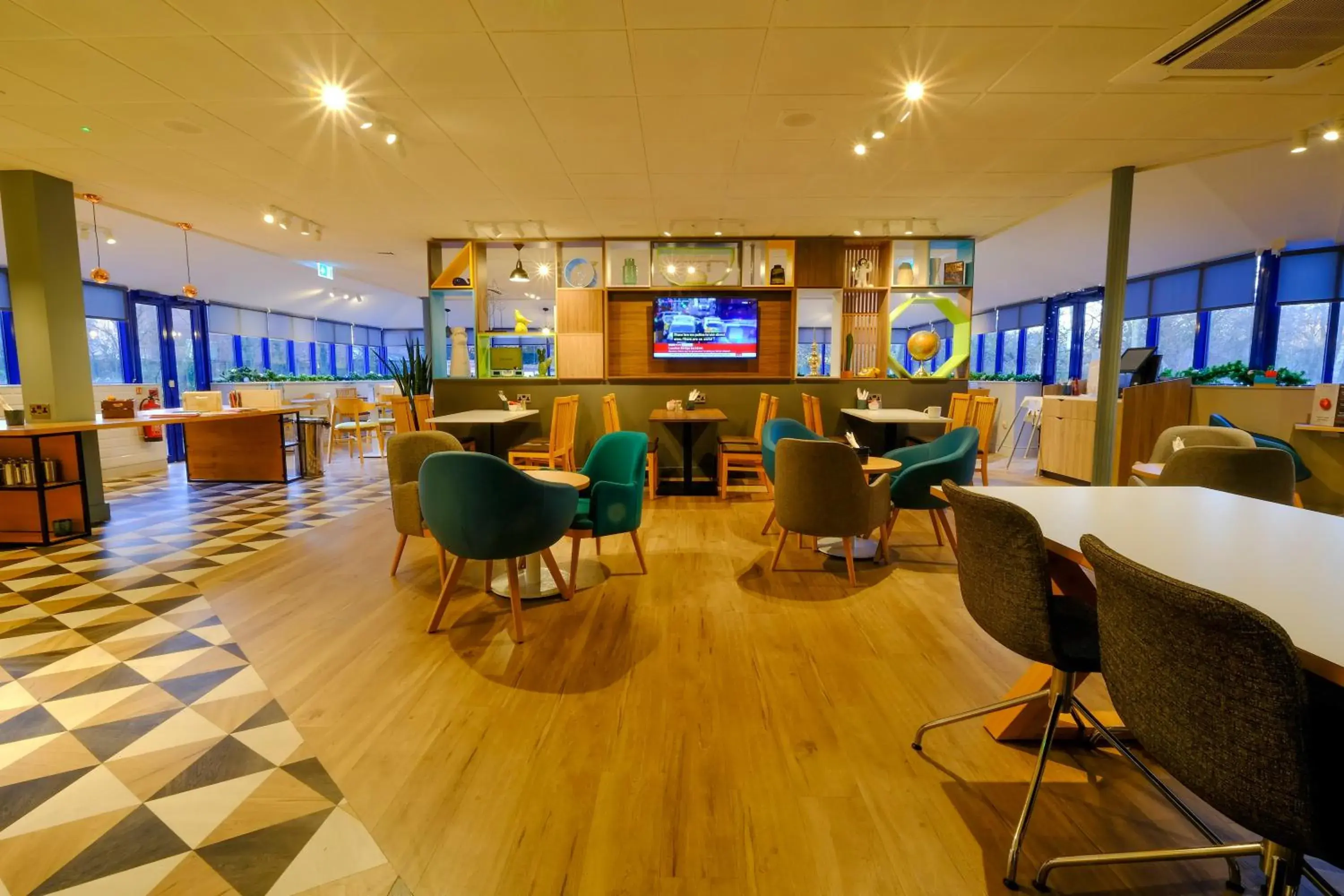Restaurant/places to eat, Lounge/Bar in Holiday Inn Warrington