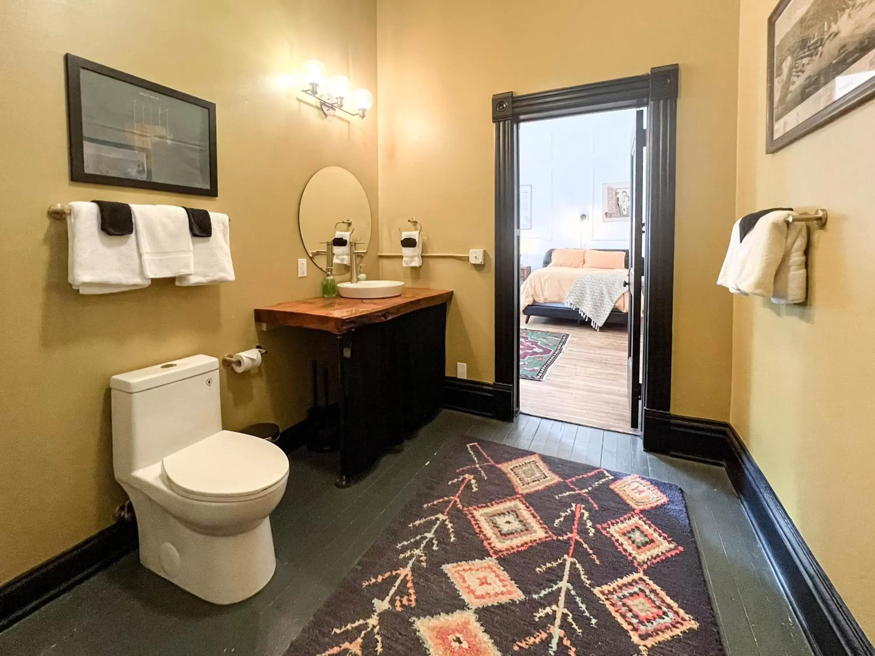 Toilet, Bathroom in The Oliver Inn