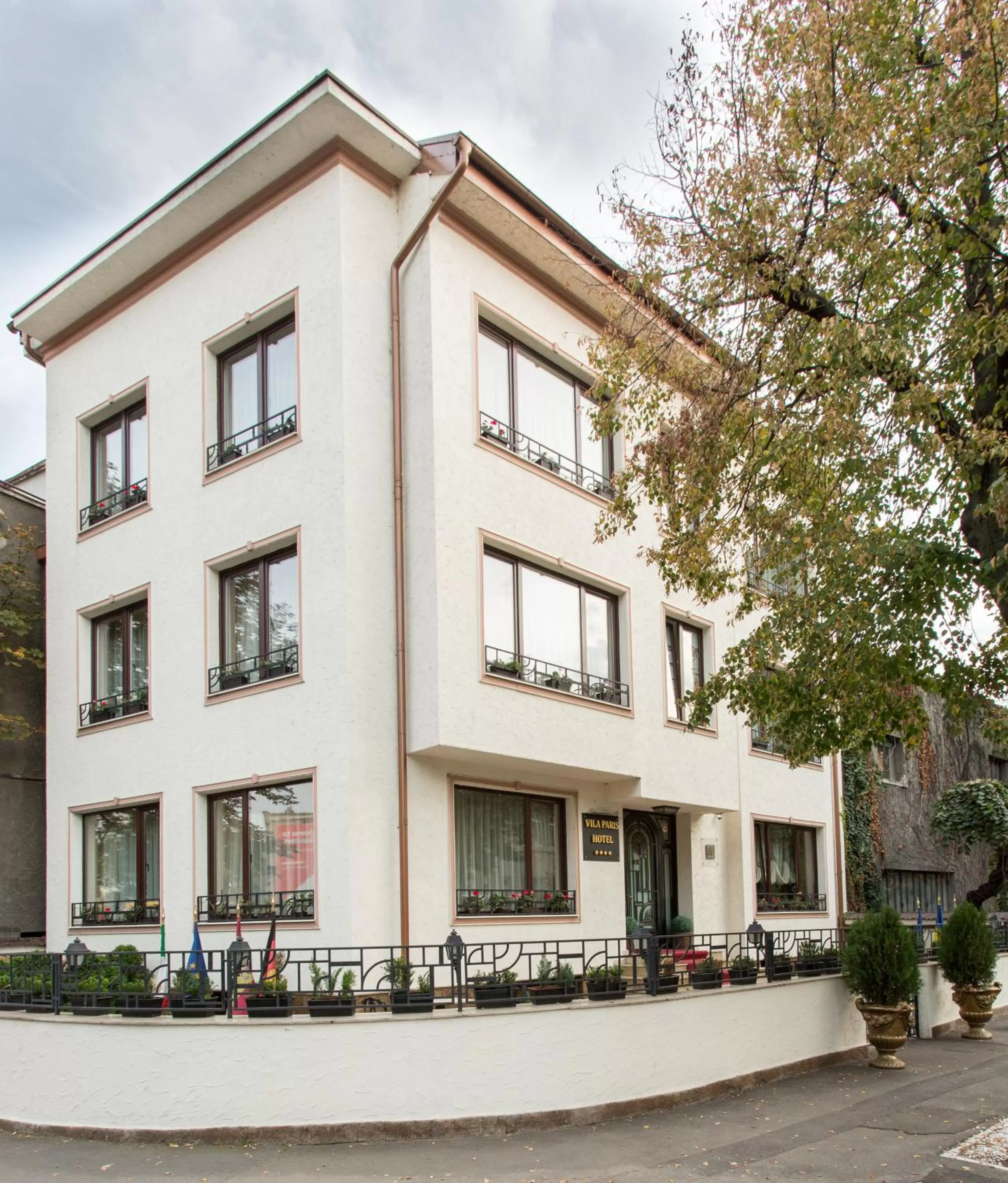 Facade/entrance in Vila Paris Boutique Hotel