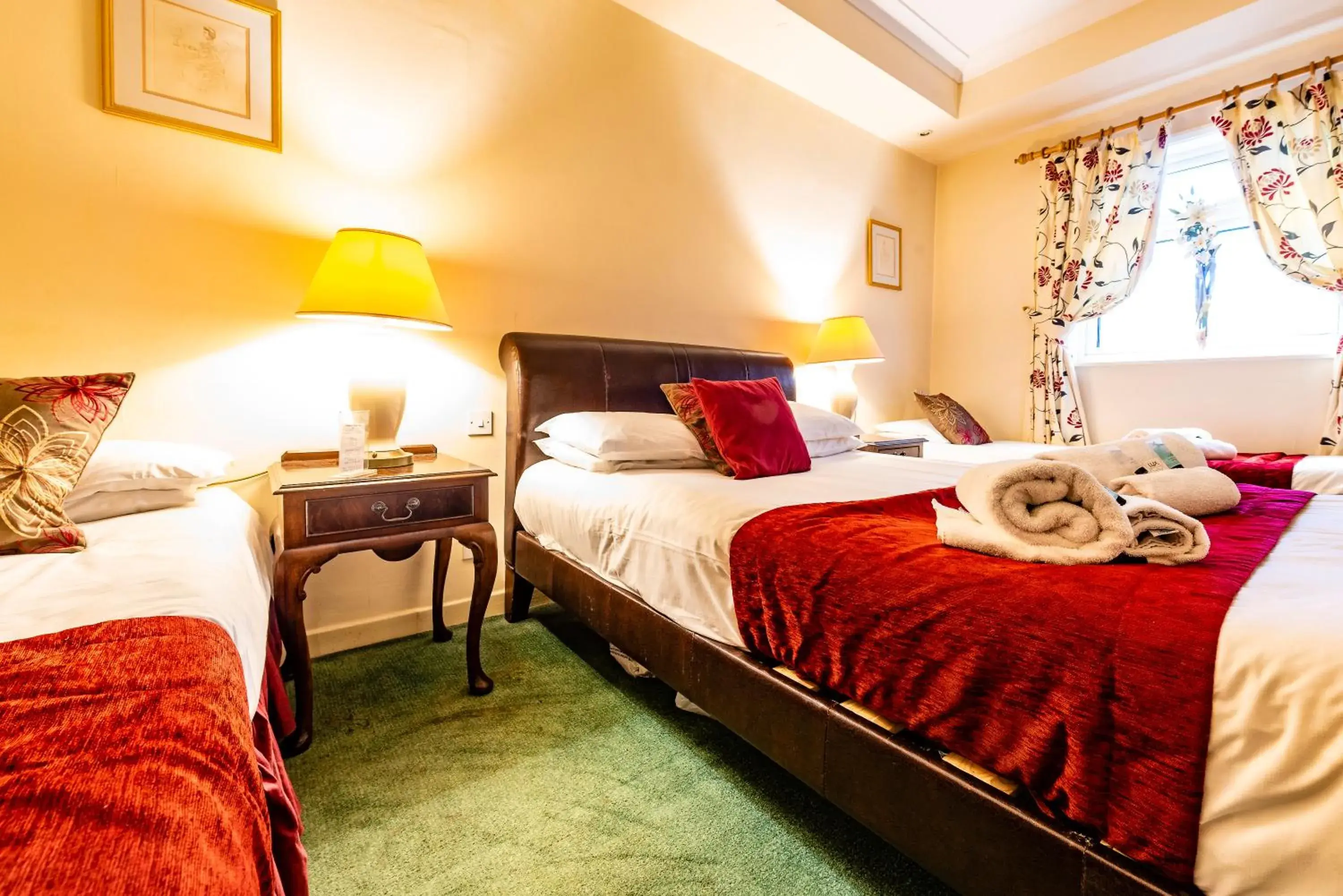 Photo of the whole room in OYO Paddington House Hotel