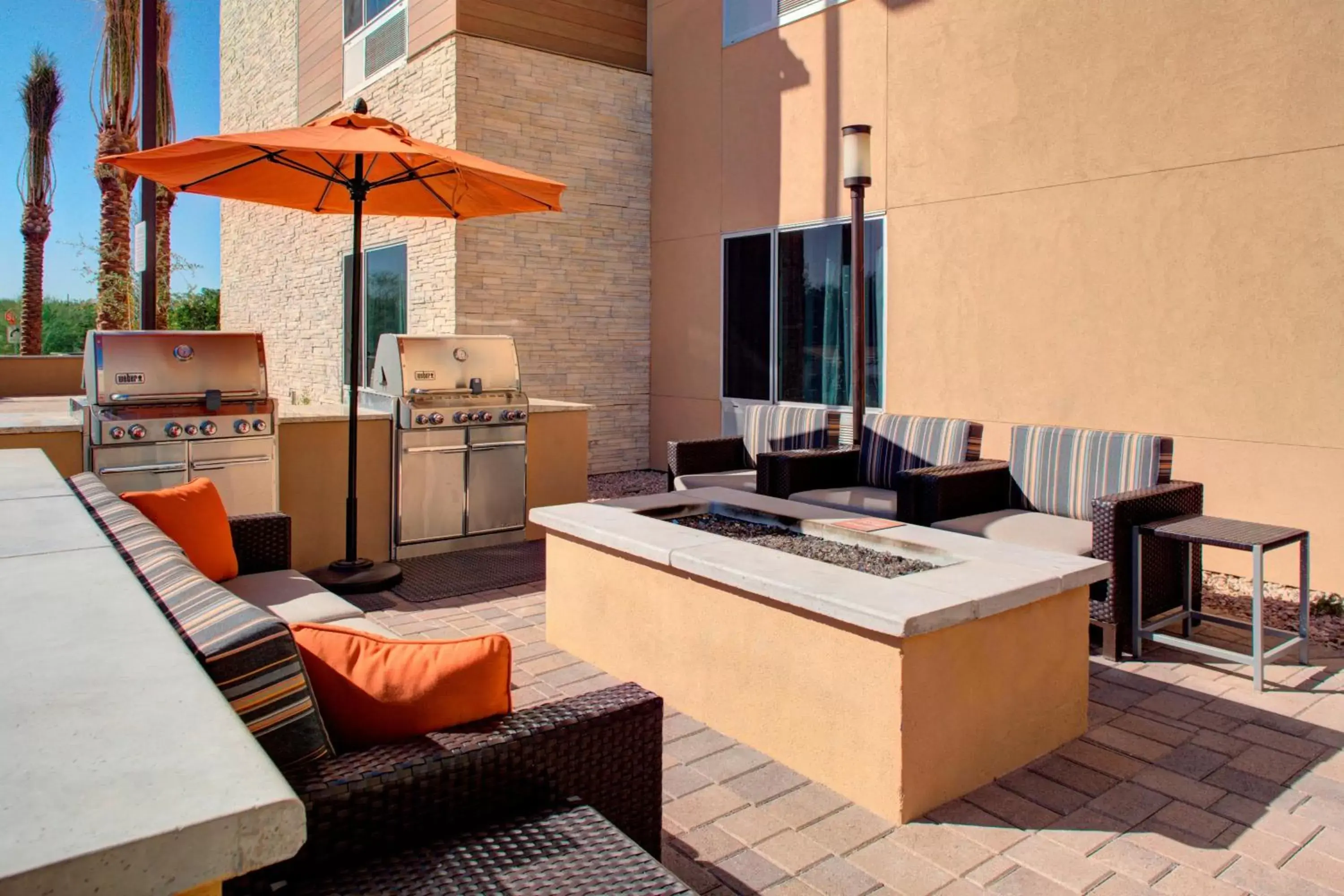 Restaurant/places to eat, Seating Area in TownePlace Suites by Marriott Phoenix Chandler/Fashion Center