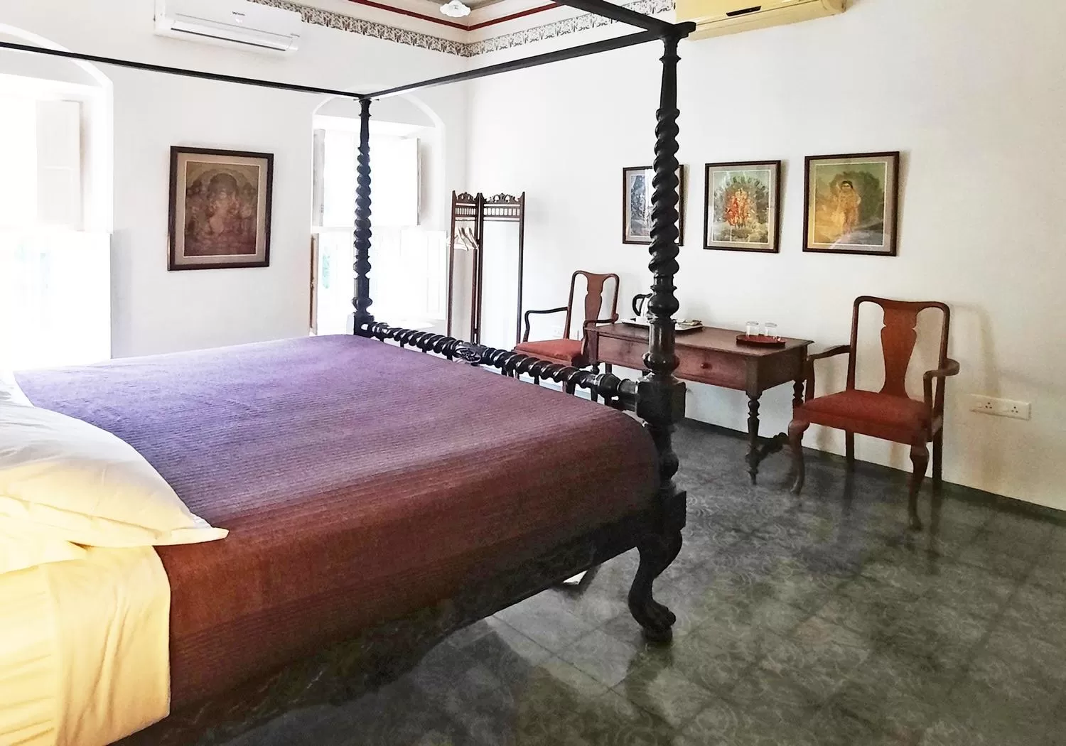 Bed in Saratha Vilas Chettinad