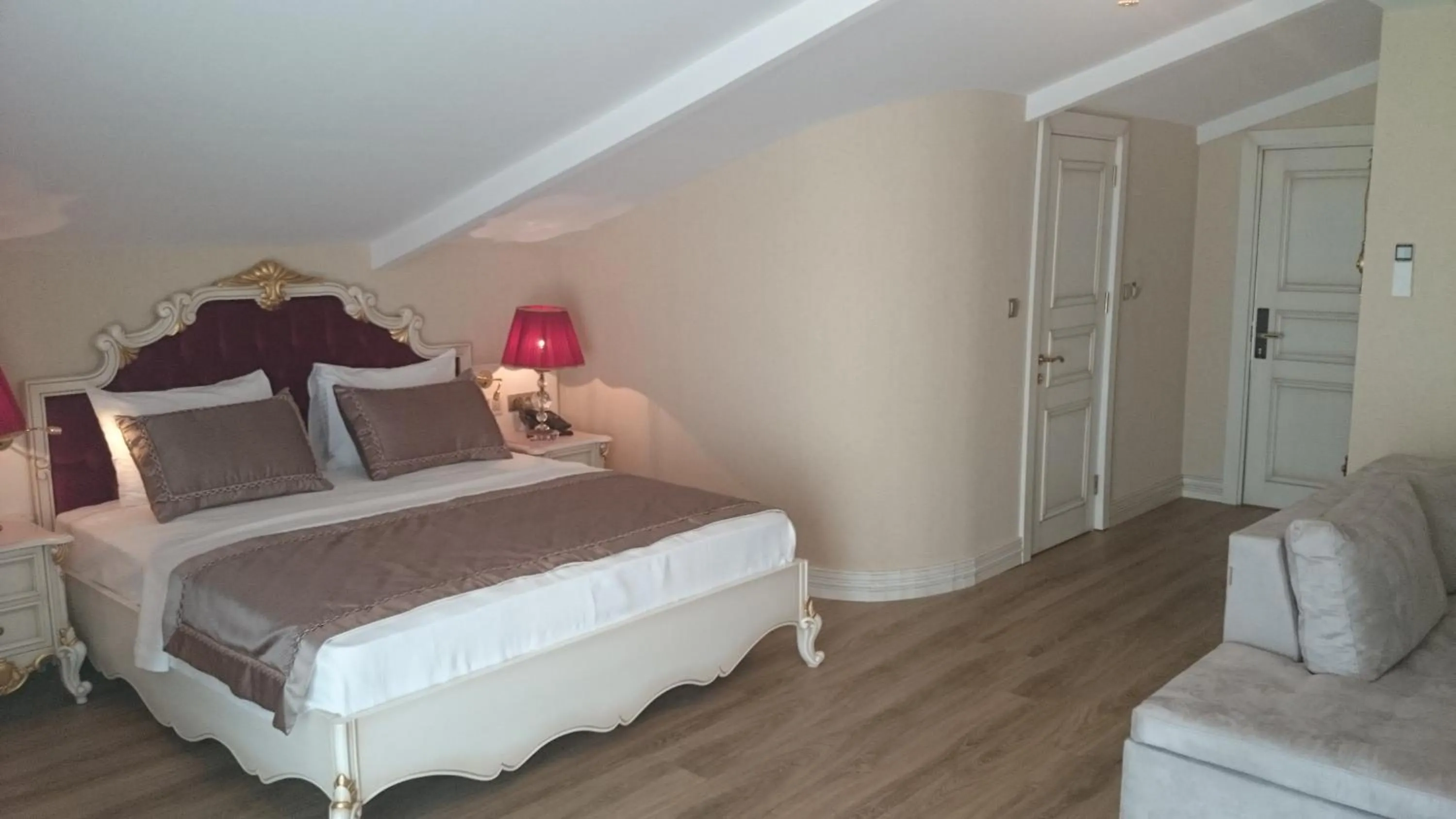 Bedroom in Glorious Hotel